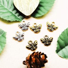 Pendentifs abeilles métal doré, argenté vieilli, bronze 10x11mm par 10
