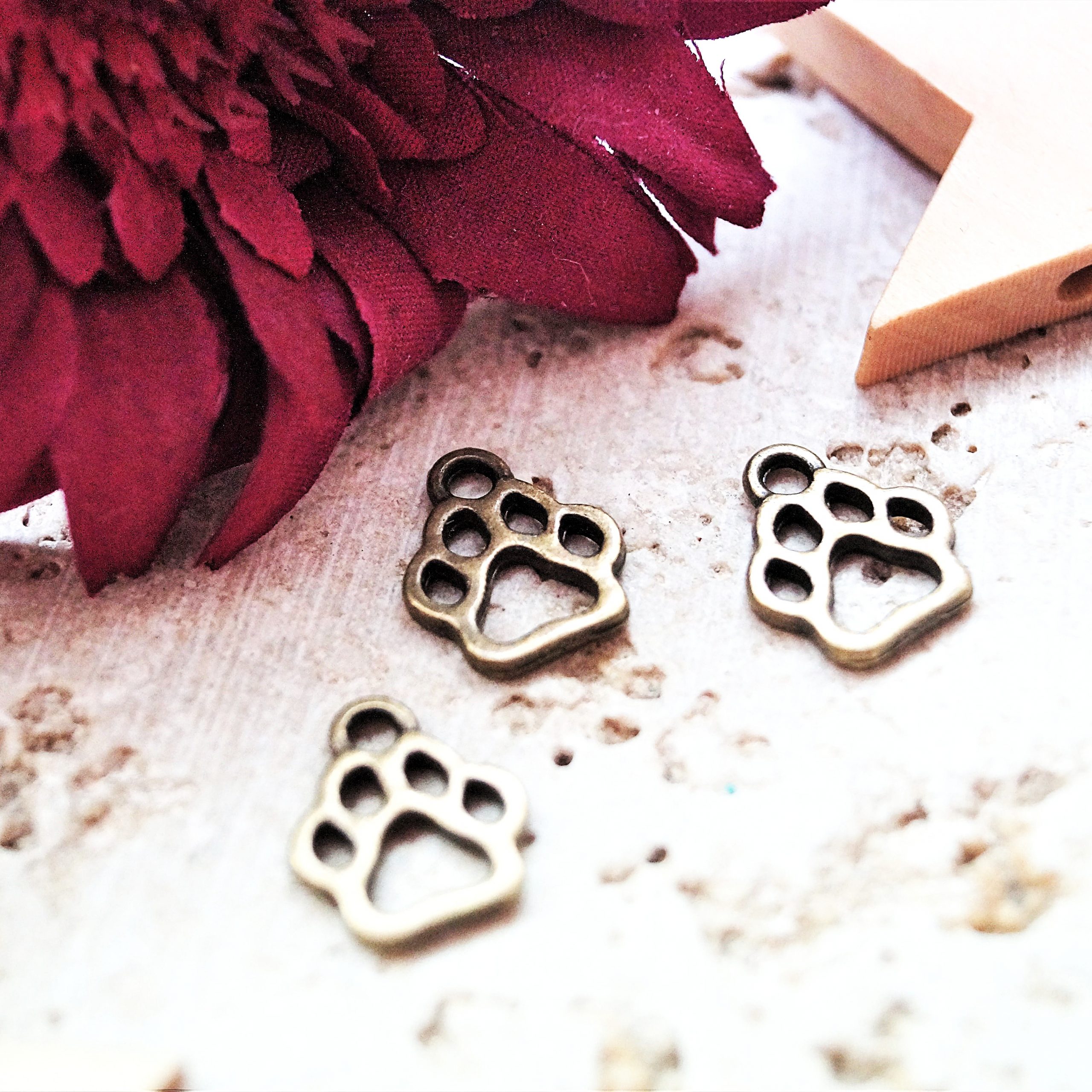 Breloques Patte de Chien chat en Métal par lot de 10 – Image 9