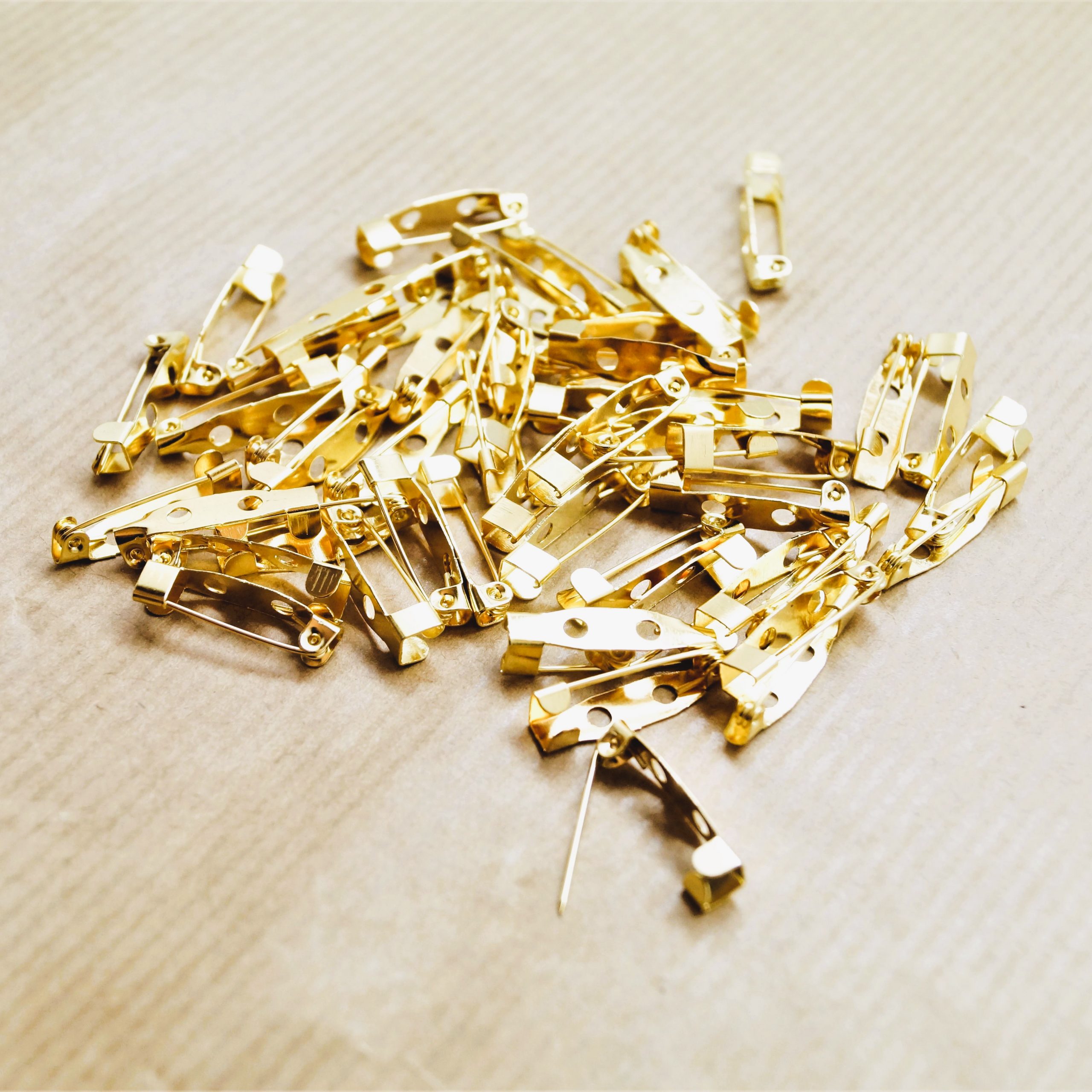 Épingles support broches métal 2 trous 20*5 mm – Image 5