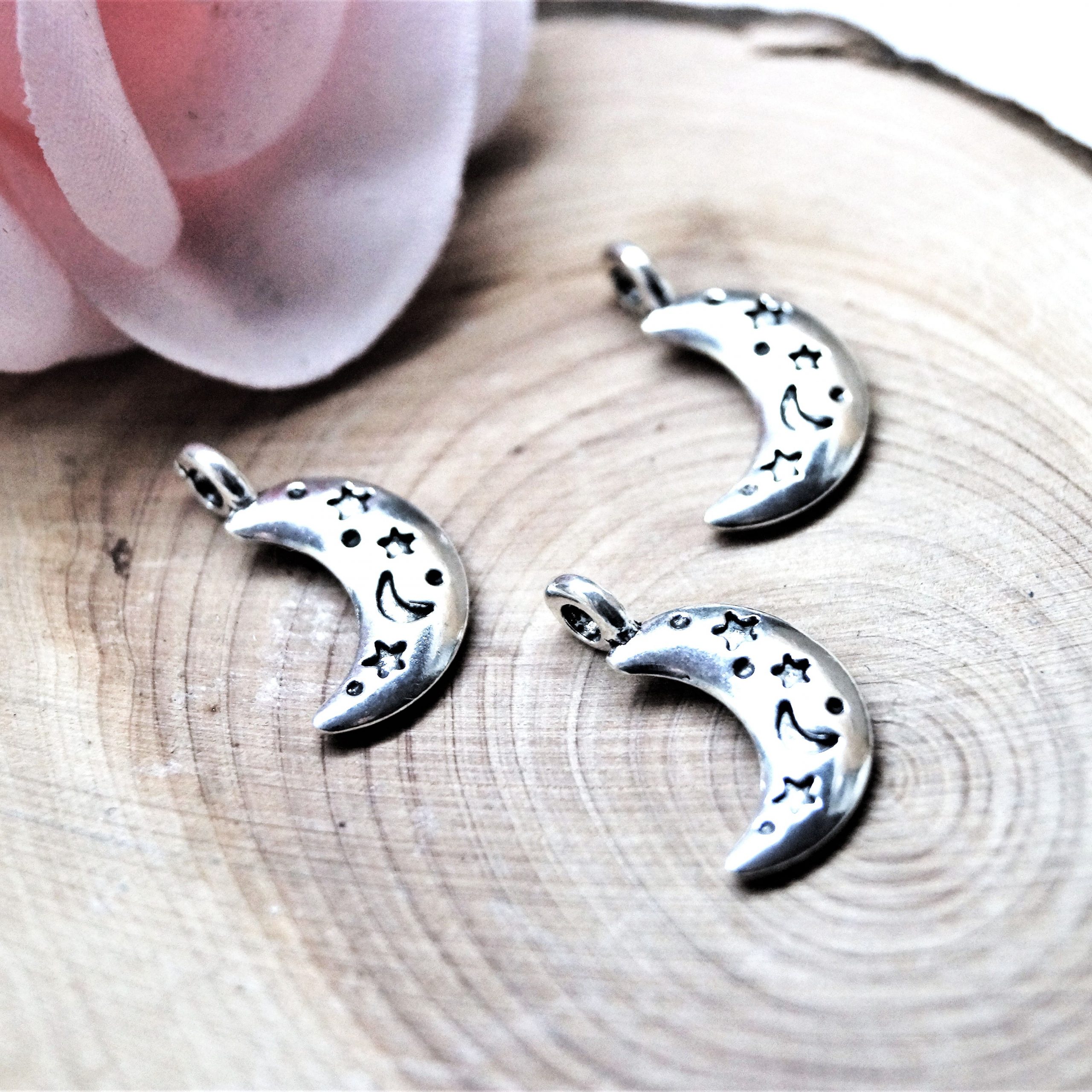 Lot de 4 Pendentifs Lune et Étoiles en Métal Argenté ou Bronze 20x13mm – Image 7