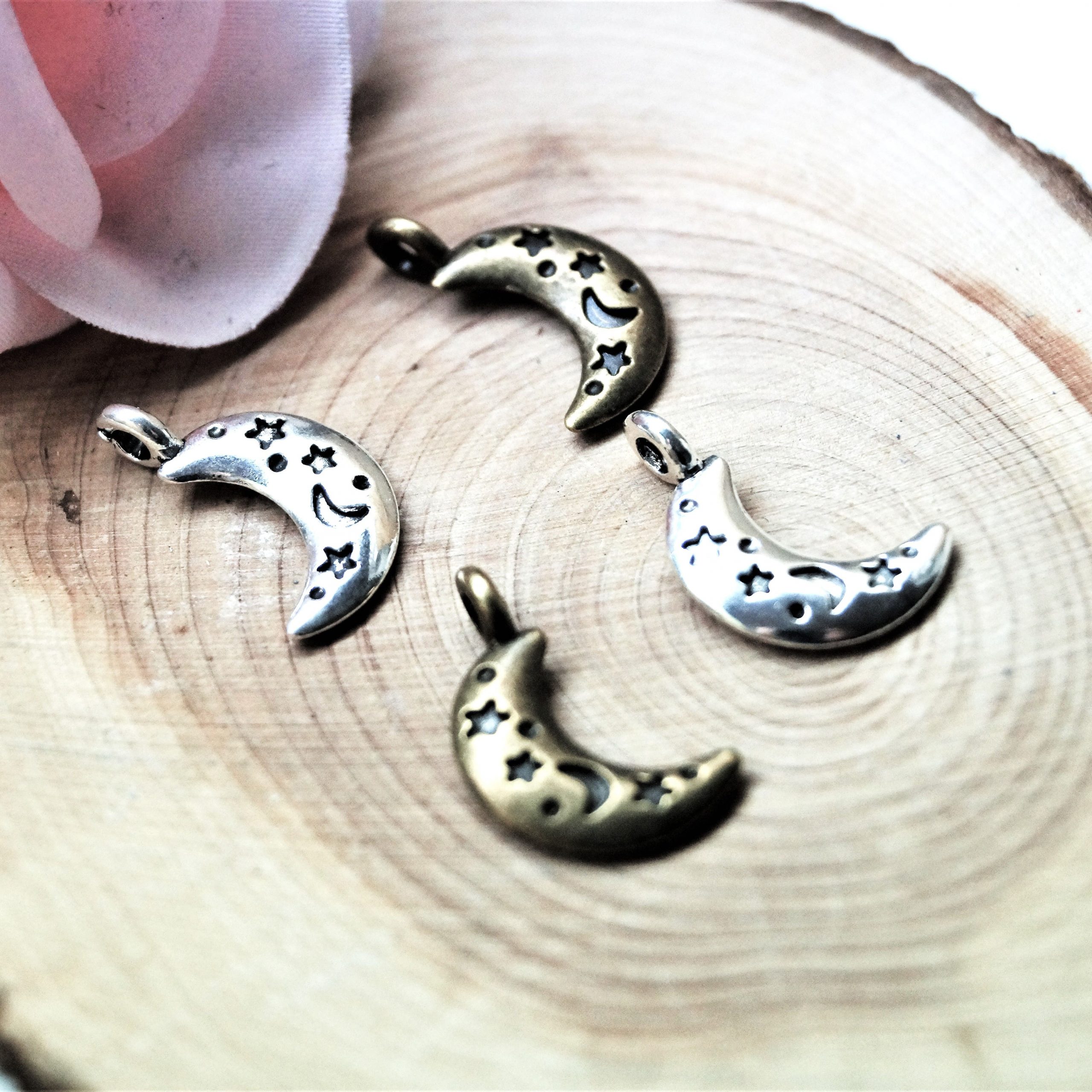 Lot de 4 Pendentifs Lune et Étoiles en Métal Argenté ou Bronze 20x13mm – Image 5