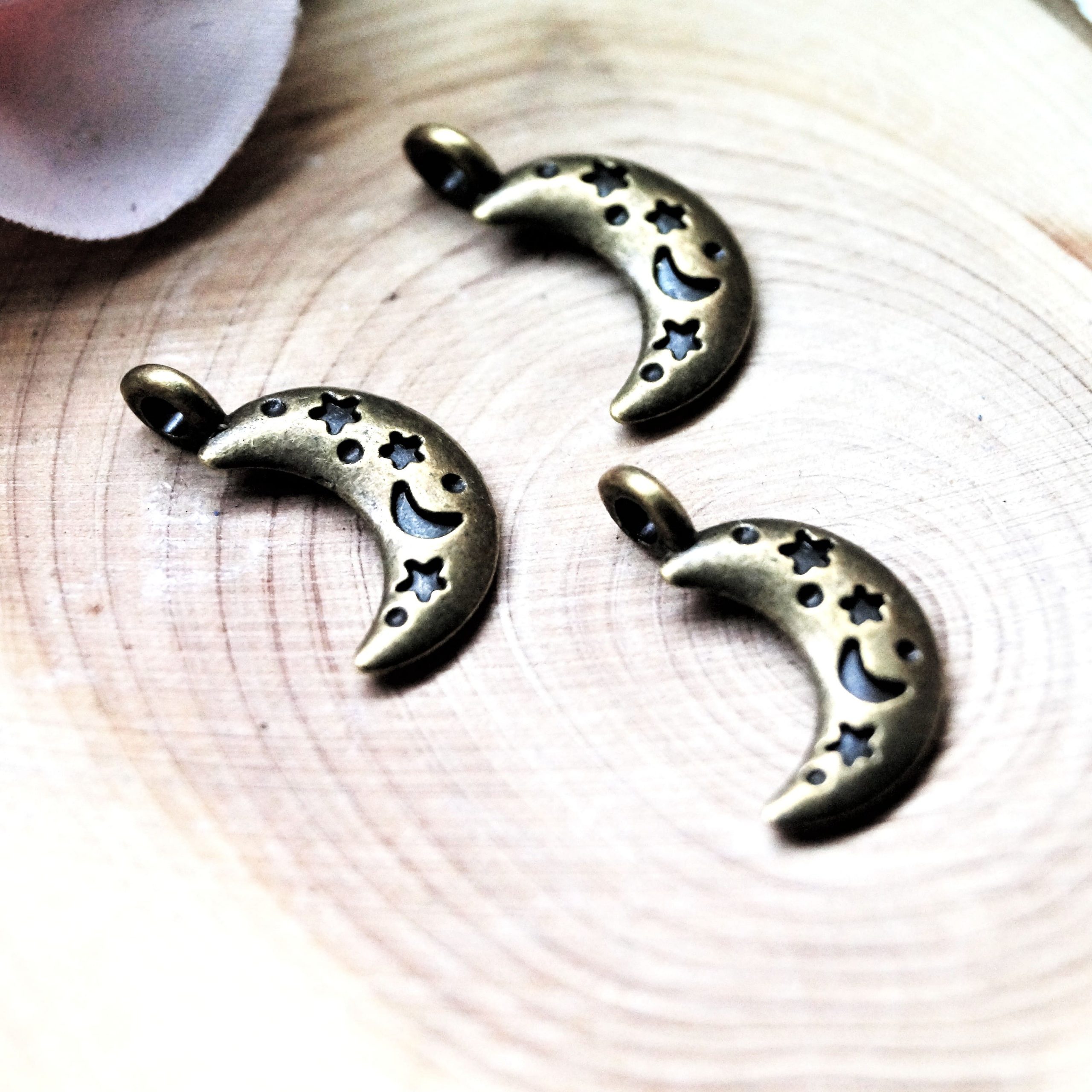 Lot de 4 Pendentifs Lune et Étoiles en Métal Argenté ou Bronze 20x13mm – Image 6