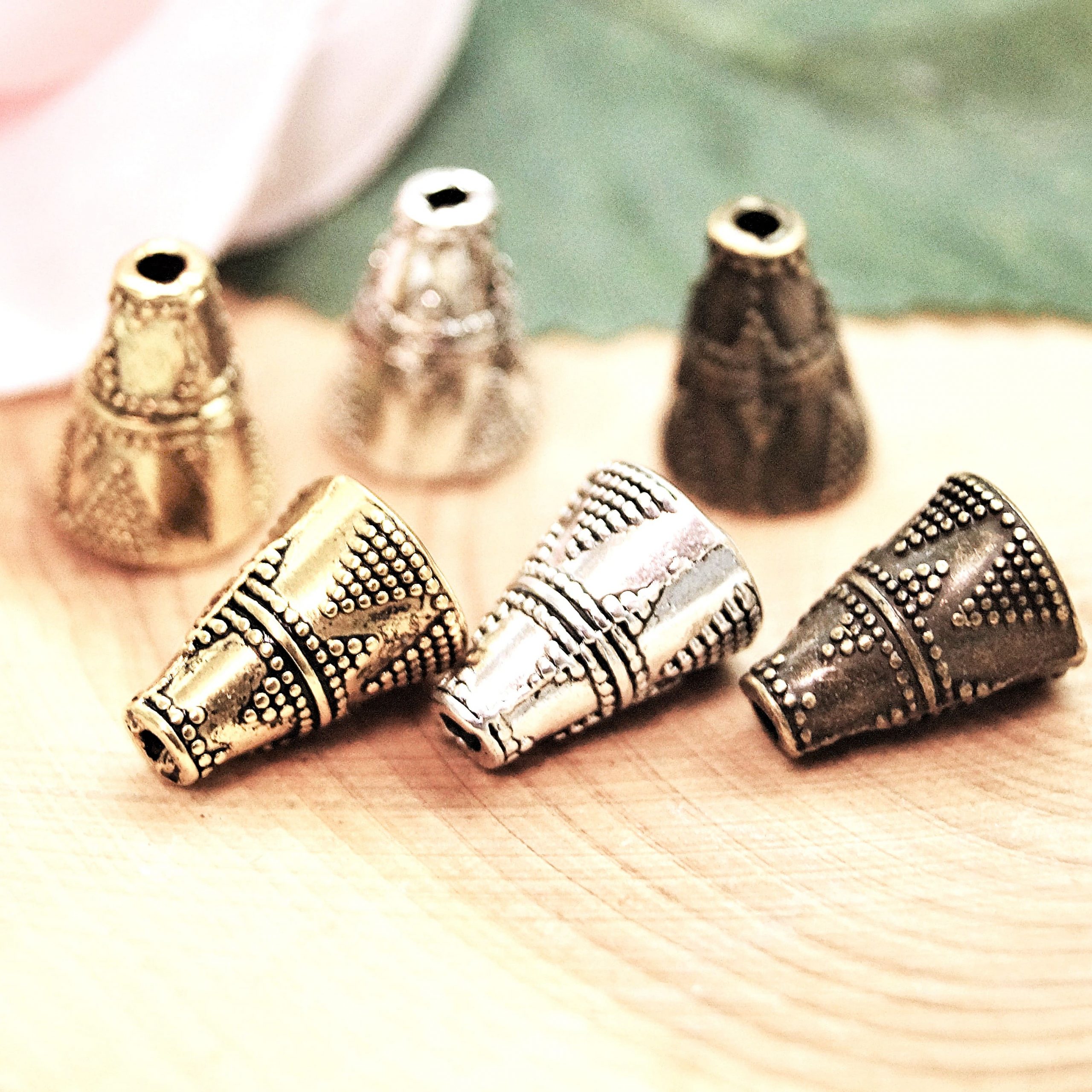 Perles cônes en métal gravé 11*9 mm vendu par 10 – Image 2