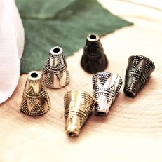 Perles cônes en métal gravé 11*9 mm vendu par 10