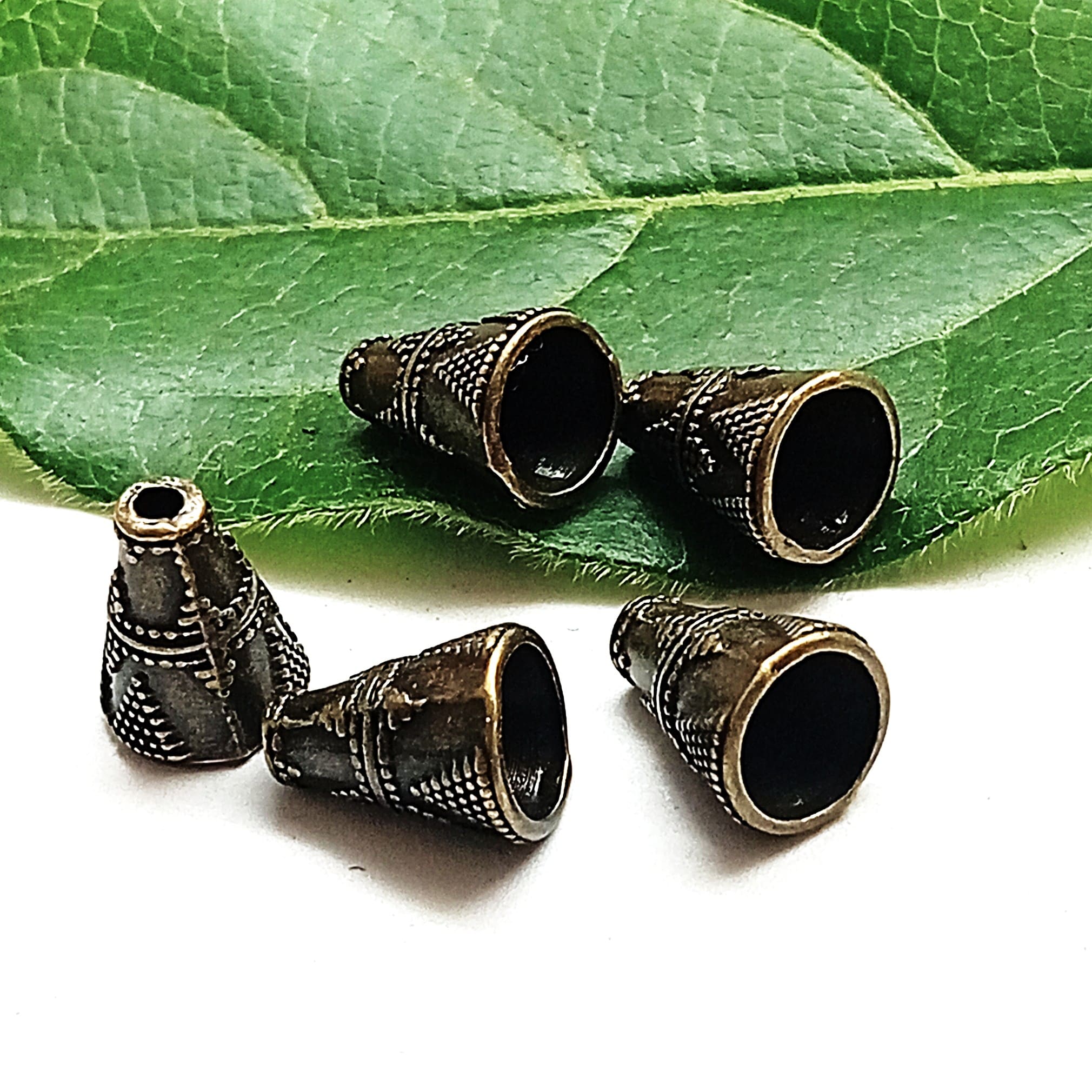 Perles cônes en métal gravé 11*9 mm vendu par 10 – Image 3