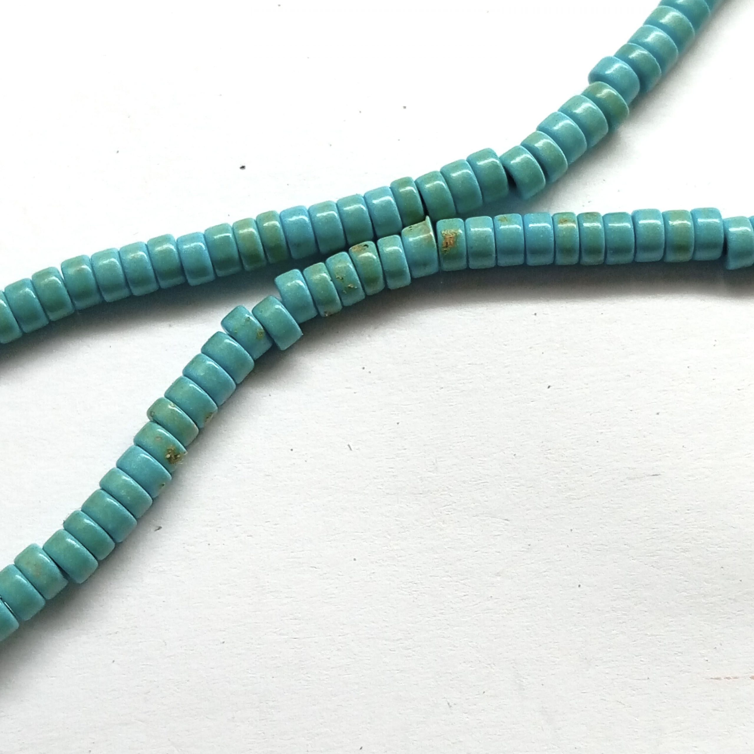 Perles Heishi howlite turquoise 4/6/8 mm – Image 3