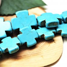 Perles croix Howlite turquoise 15mm 20mm
