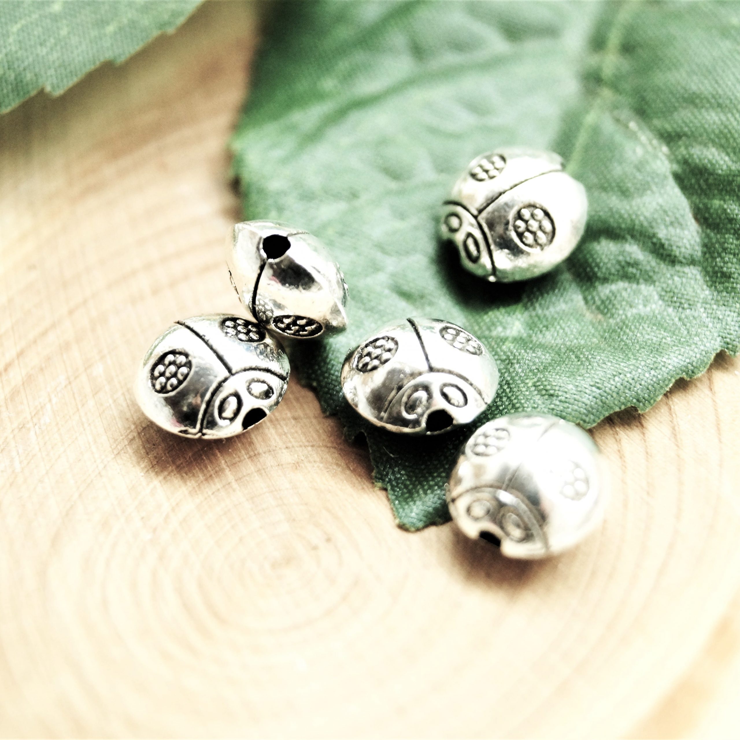 Perles coccinelles en métal argent vieilli 9*9 mm par 10 – Image 6
