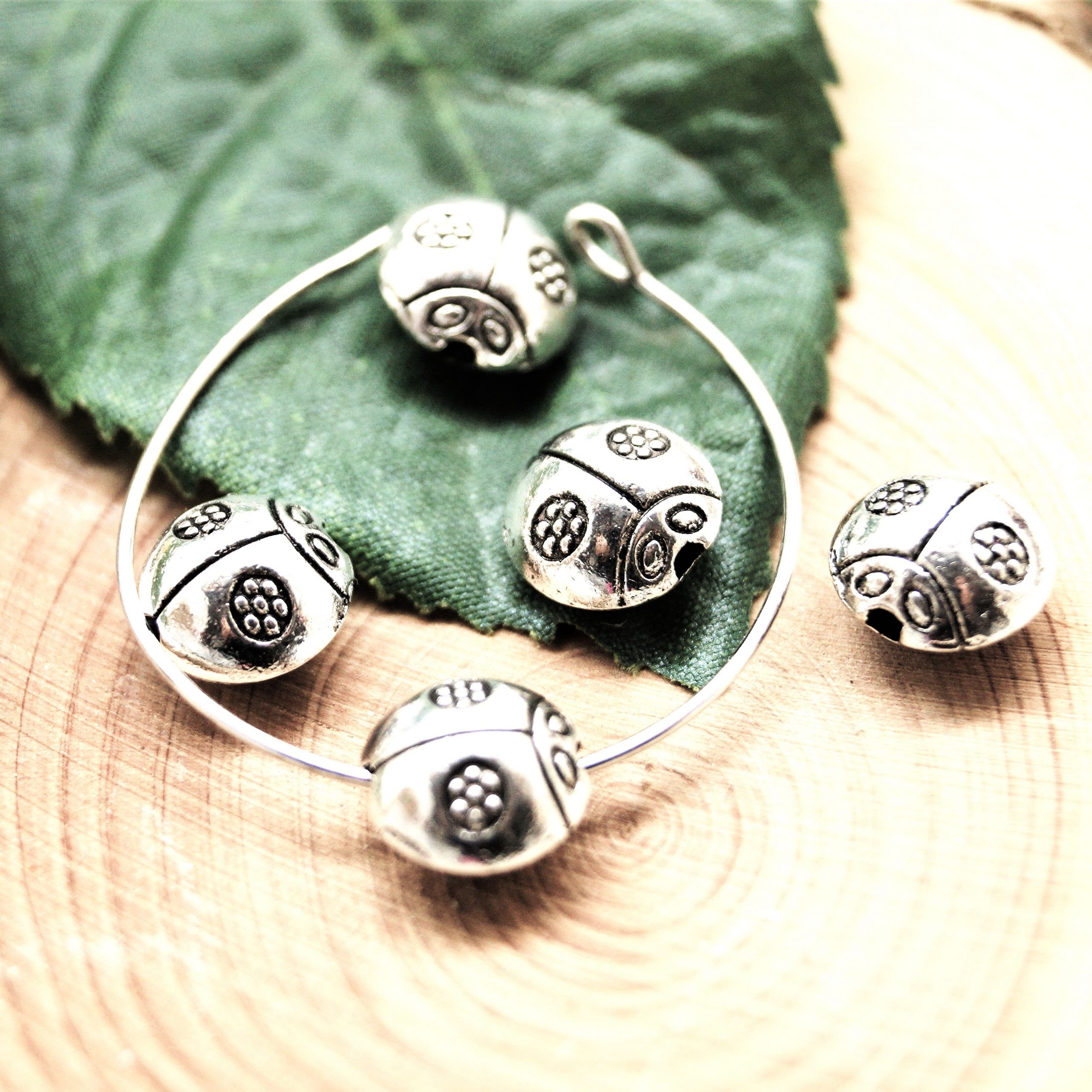 Perles coccinelles en métal argent vieilli 9*9 mm par 10 – Image 7