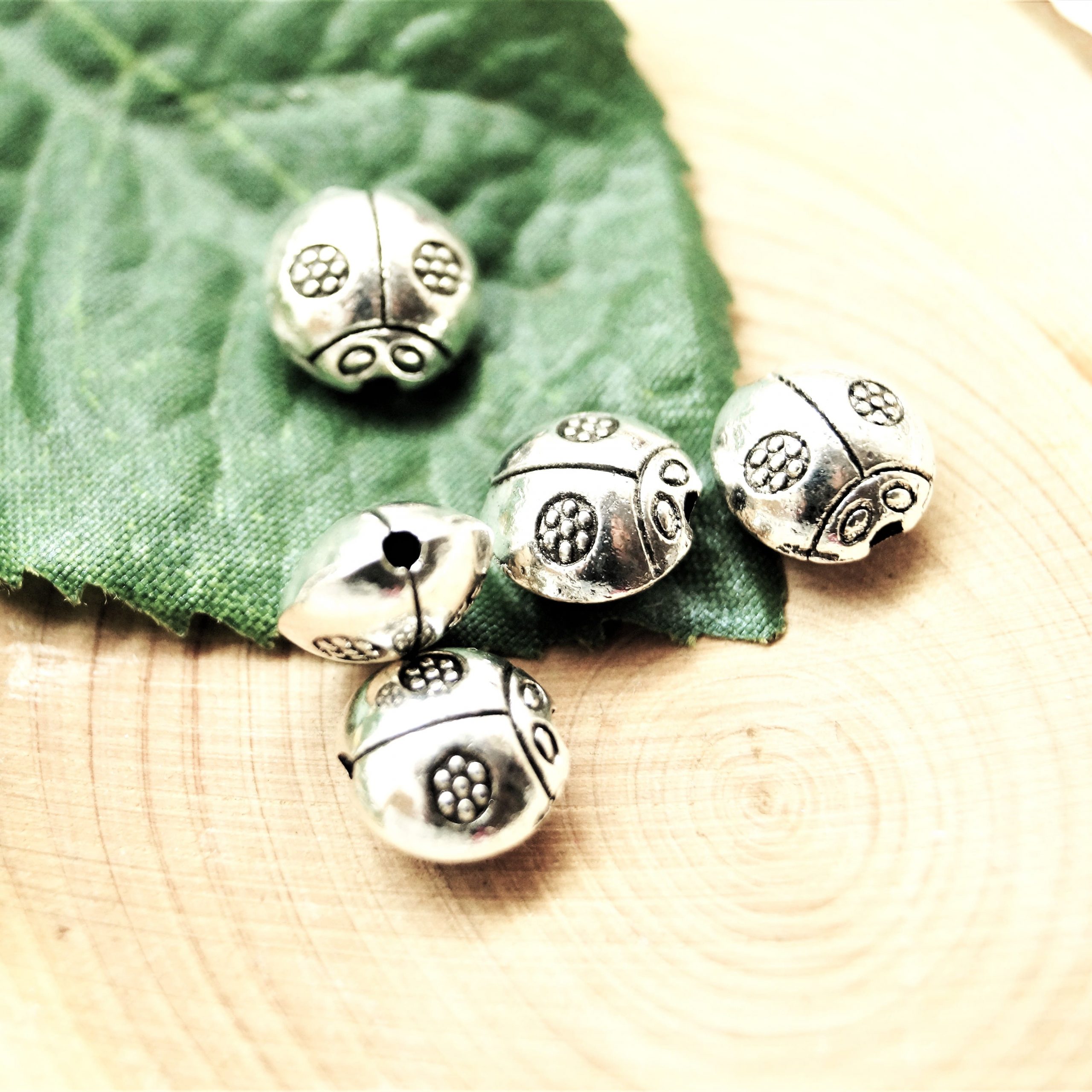 Perles coccinelles en métal argent vieilli 9*9 mm par 10 – Image 2