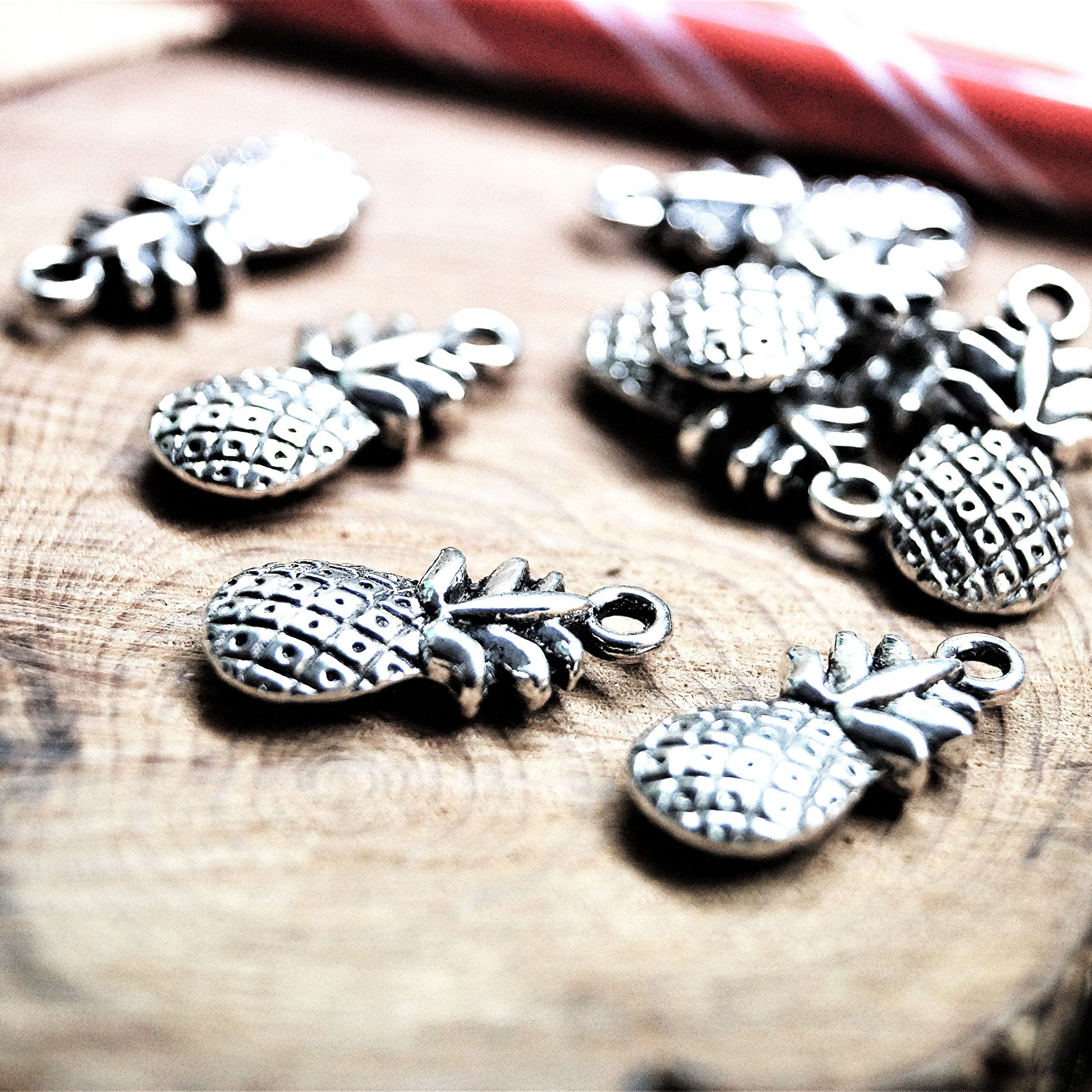 Pendentifs ananas en métal argenté 19*9 mm – Image 2