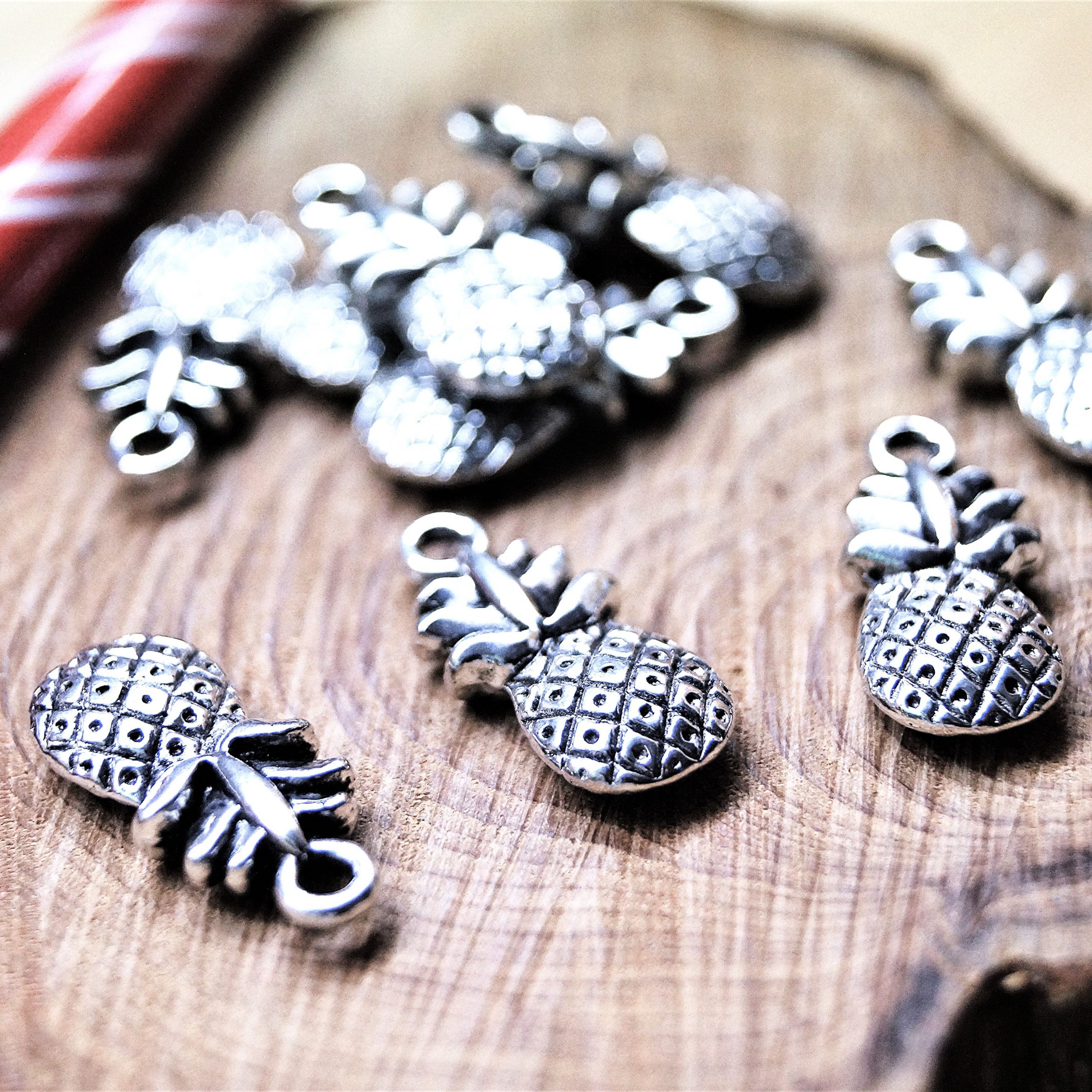 Pendentifs ananas en métal argenté 19*9 mm – Image 3