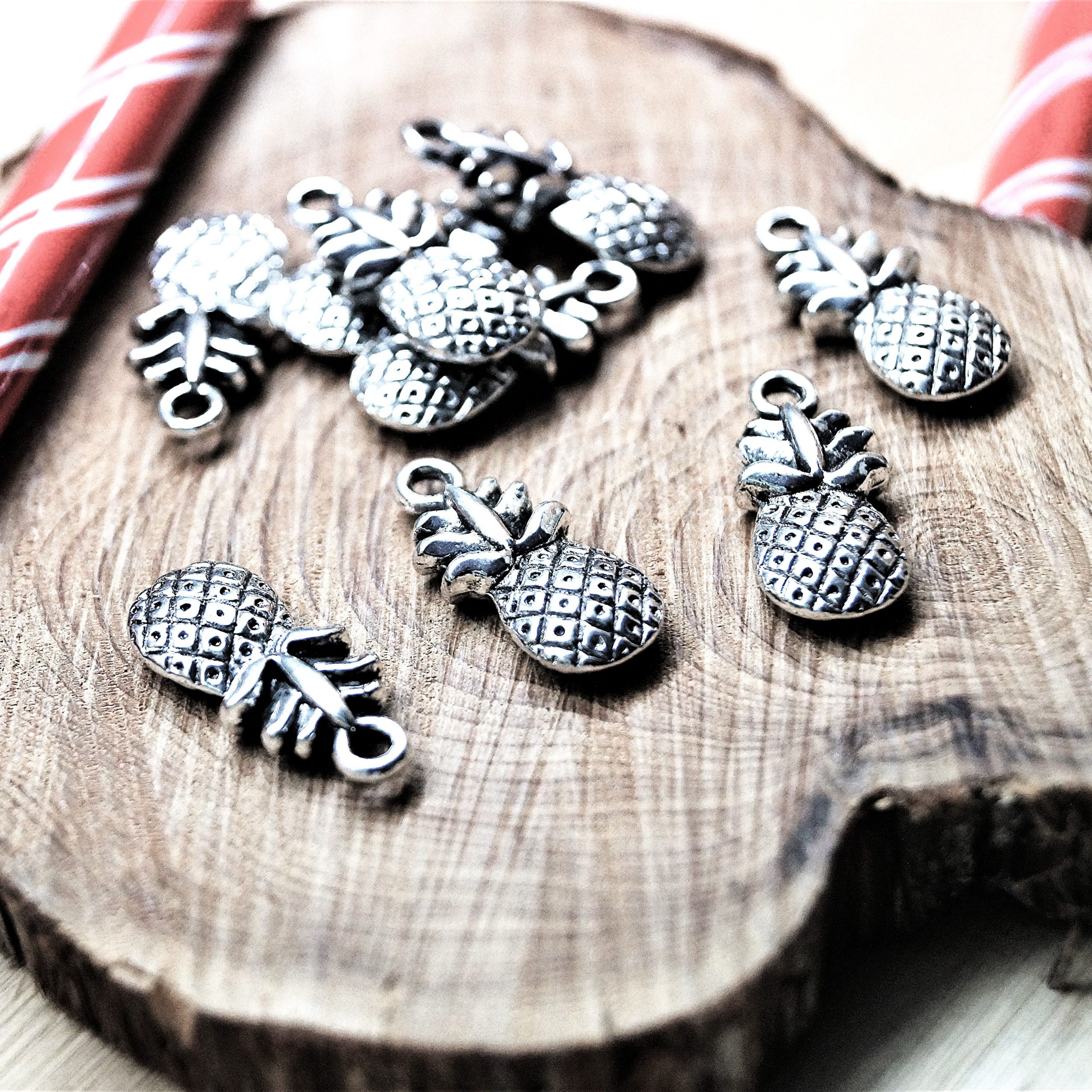 Pendentifs ananas en métal argenté 19*9 mm