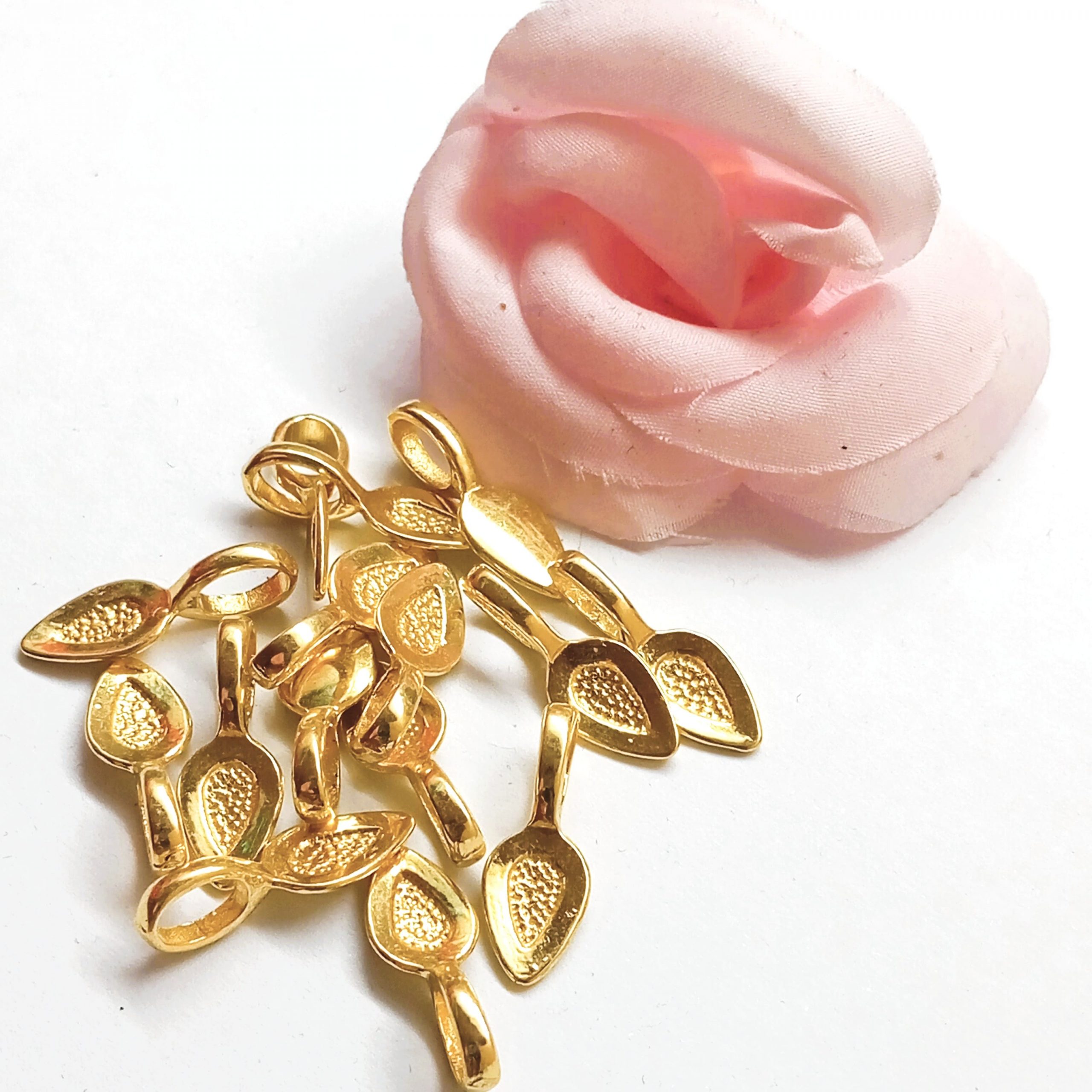 Breloque feuille gravée en métal 21*8 mm par lot de 10 – Image 9