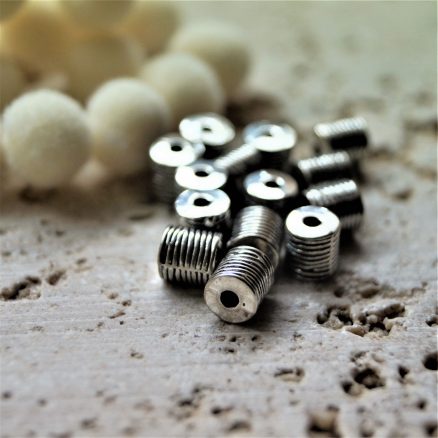 perles tubes rayés argenté 6-6 mm -