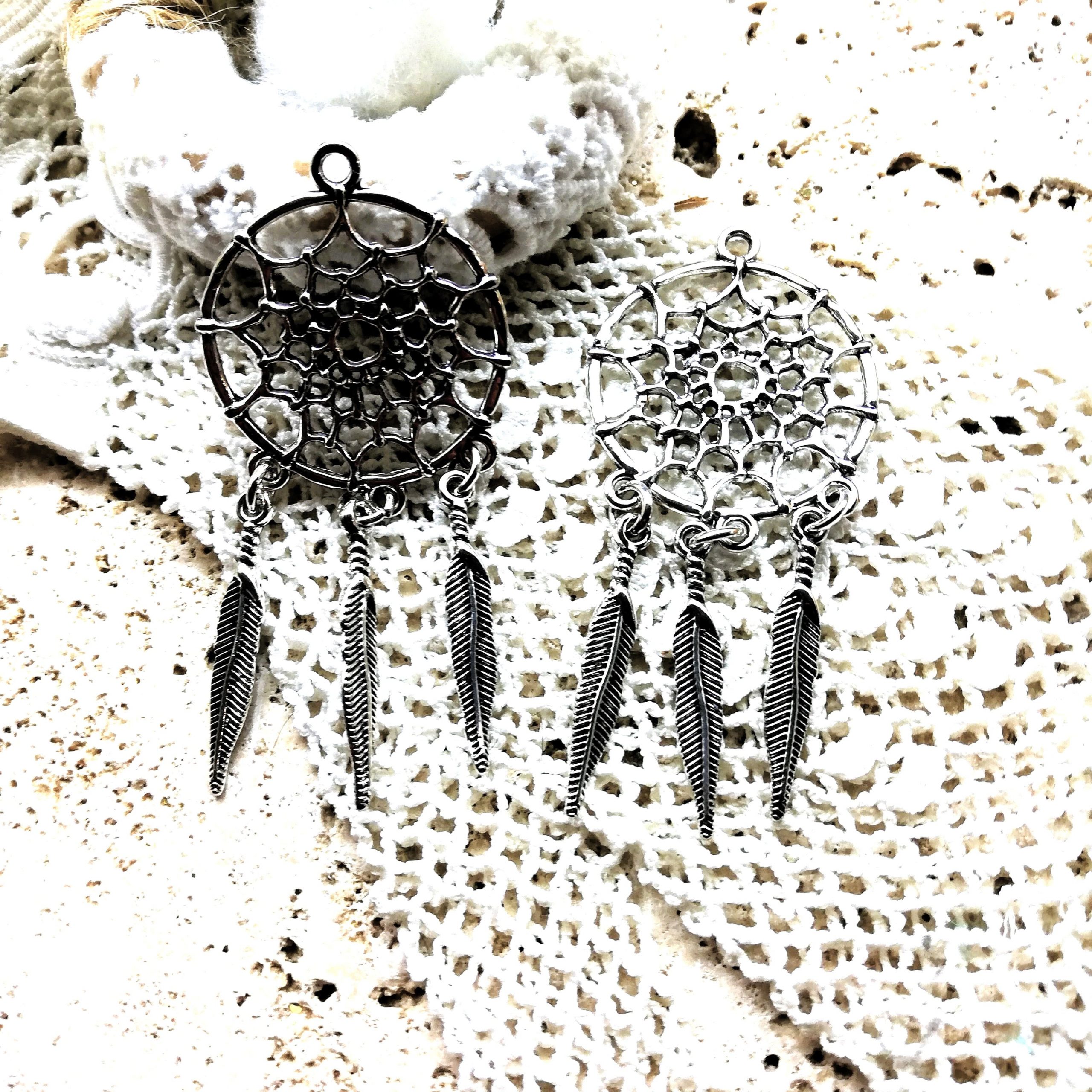 Pendentifs dreamcatchers métal argenté 6,5 cm x 2.9 cm par 2 – Image 5