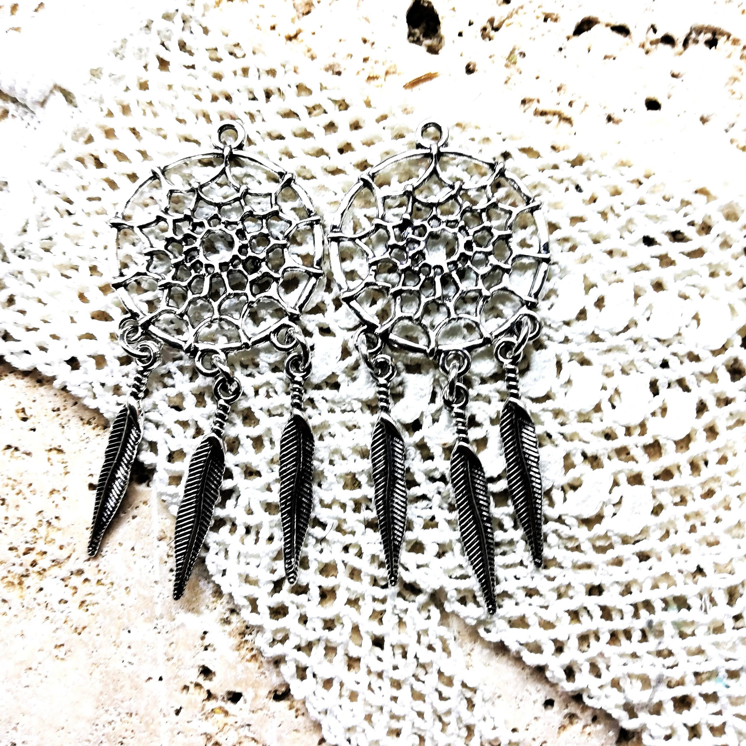 Pendentifs dreamcatchers métal argenté 6,5 cm x 2.9 cm par 2 – Image 3