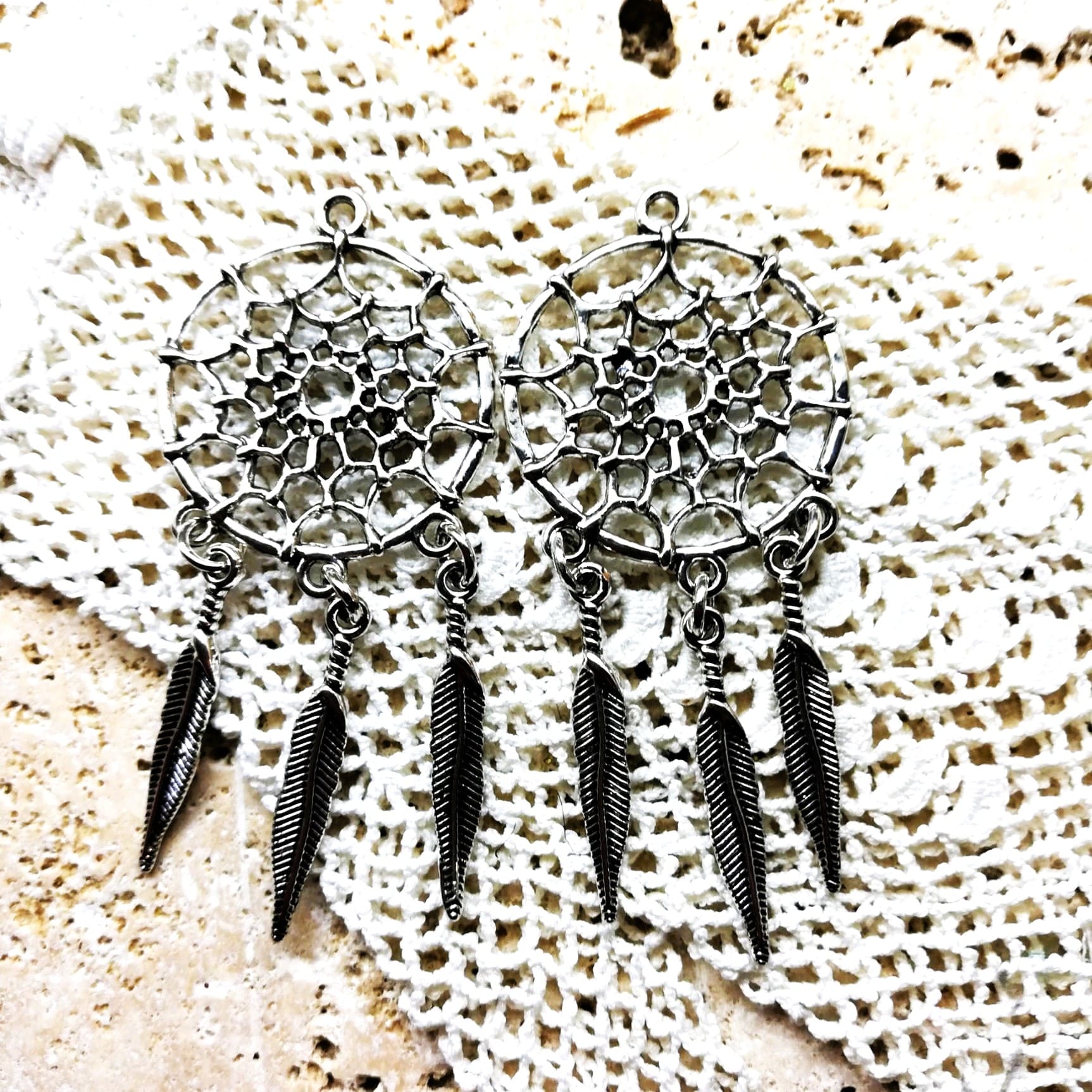 Pendentifs dreamcatchers métal argenté 6,5 cm x 2.9 cm par 2 – Image 6
