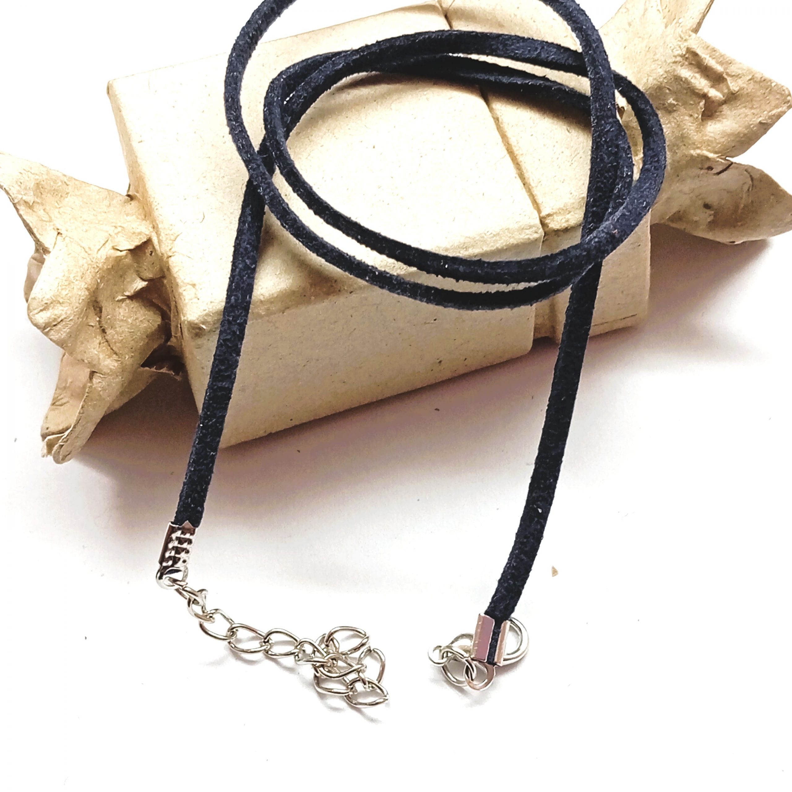 Colliers cordon suédine 2mm avec fermoir et chaînette 53cm par 4 – Image 8