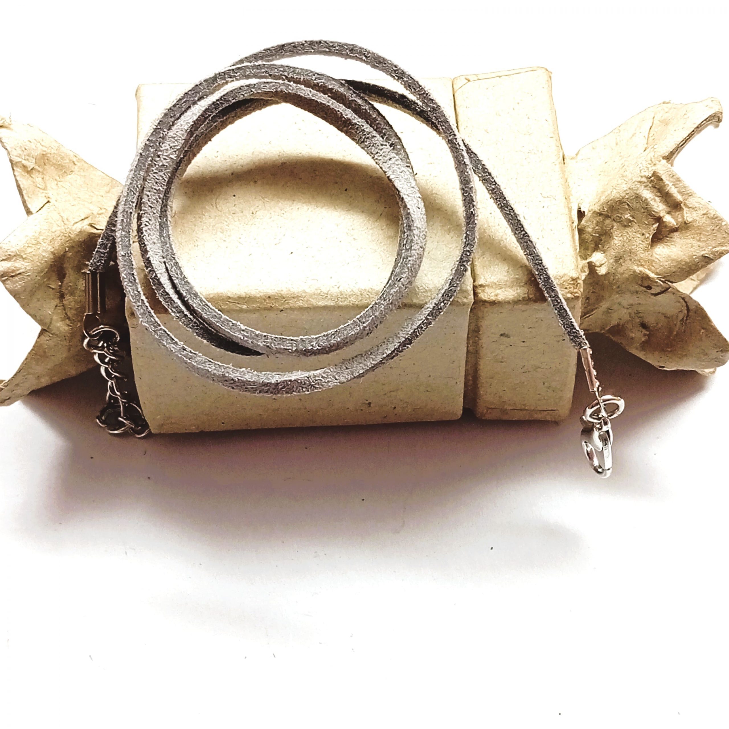 Colliers cordon suédine 2mm avec fermoir et chaînette 53cm par 4 – Image 4