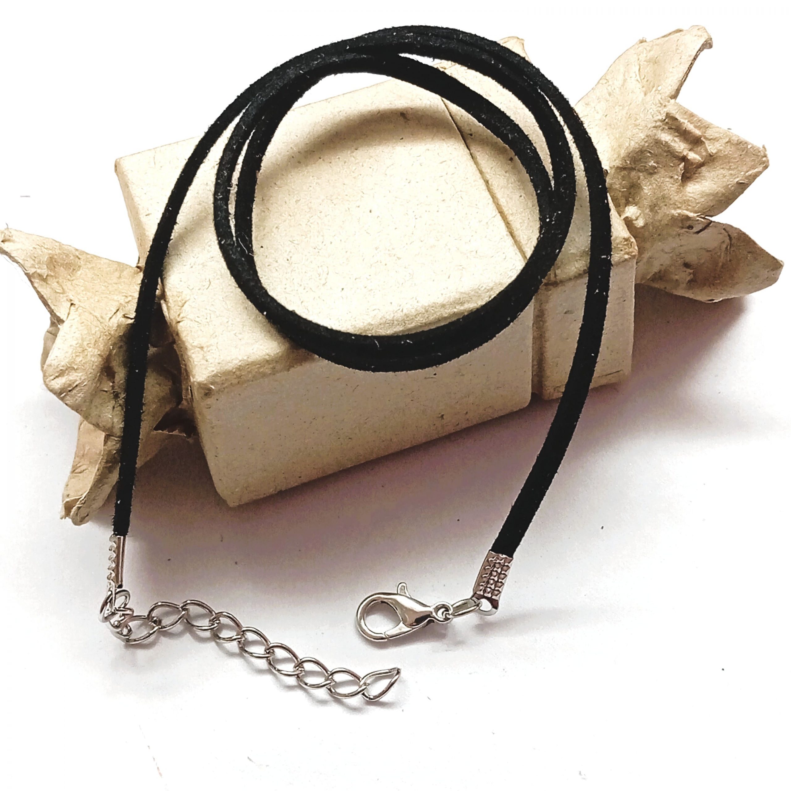 Colliers cordon suédine 2mm avec fermoir et chaînette 53cm par 4 – Image 6