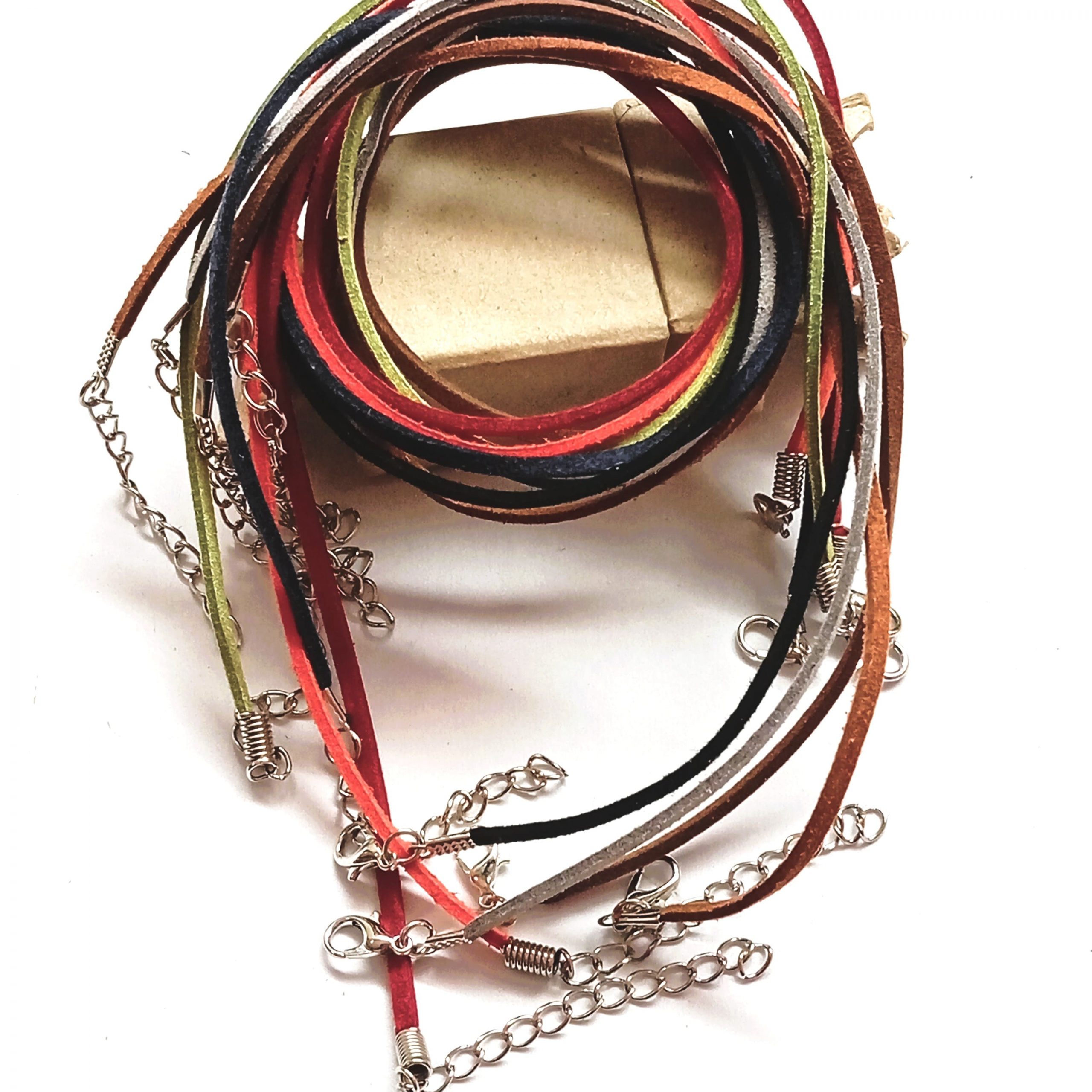 Colliers cordon suédine 2mm avec fermoir et chaînette 53cm par 4