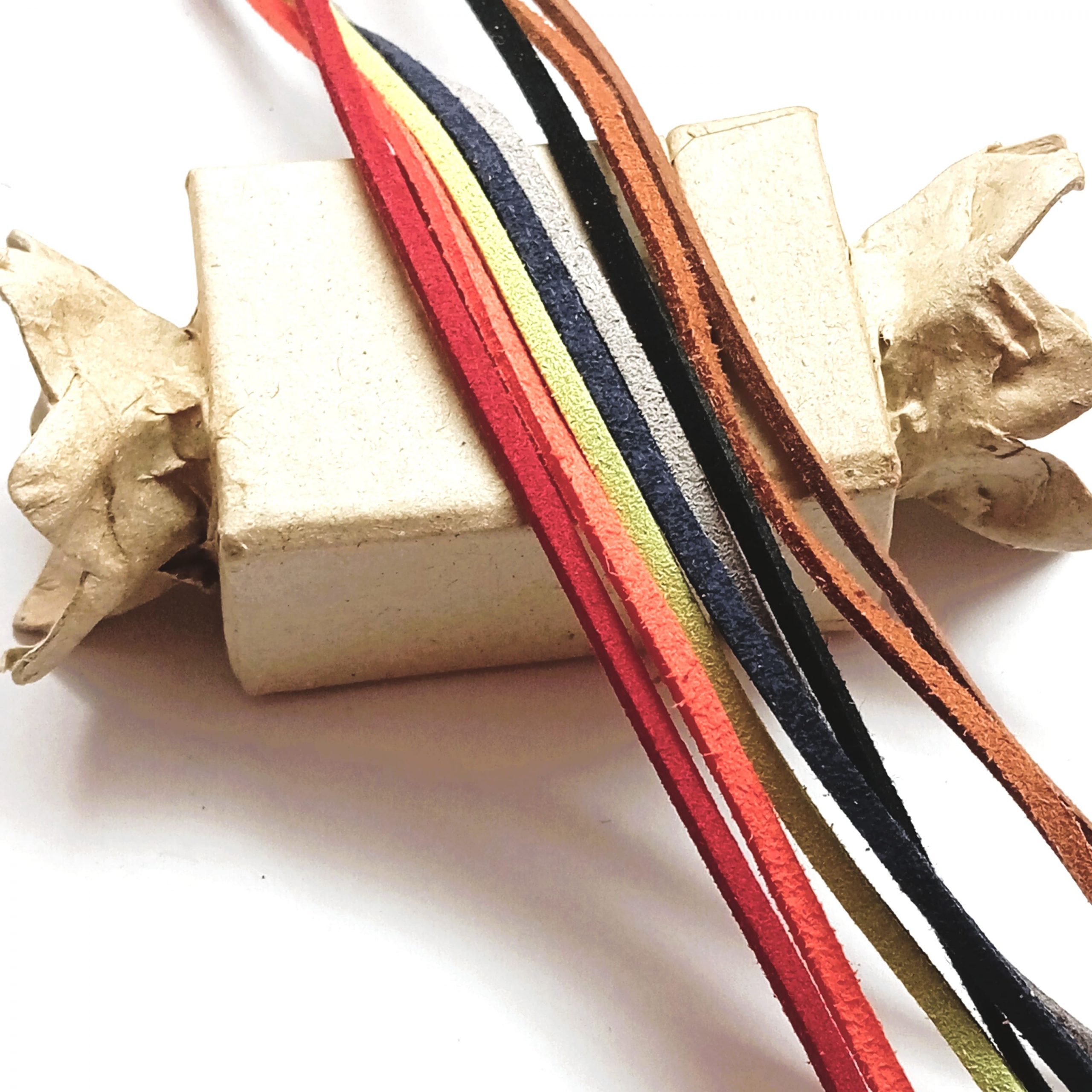 Colliers cordon suédine 2mm avec fermoir et chaînette 53cm par 4 – Image 2