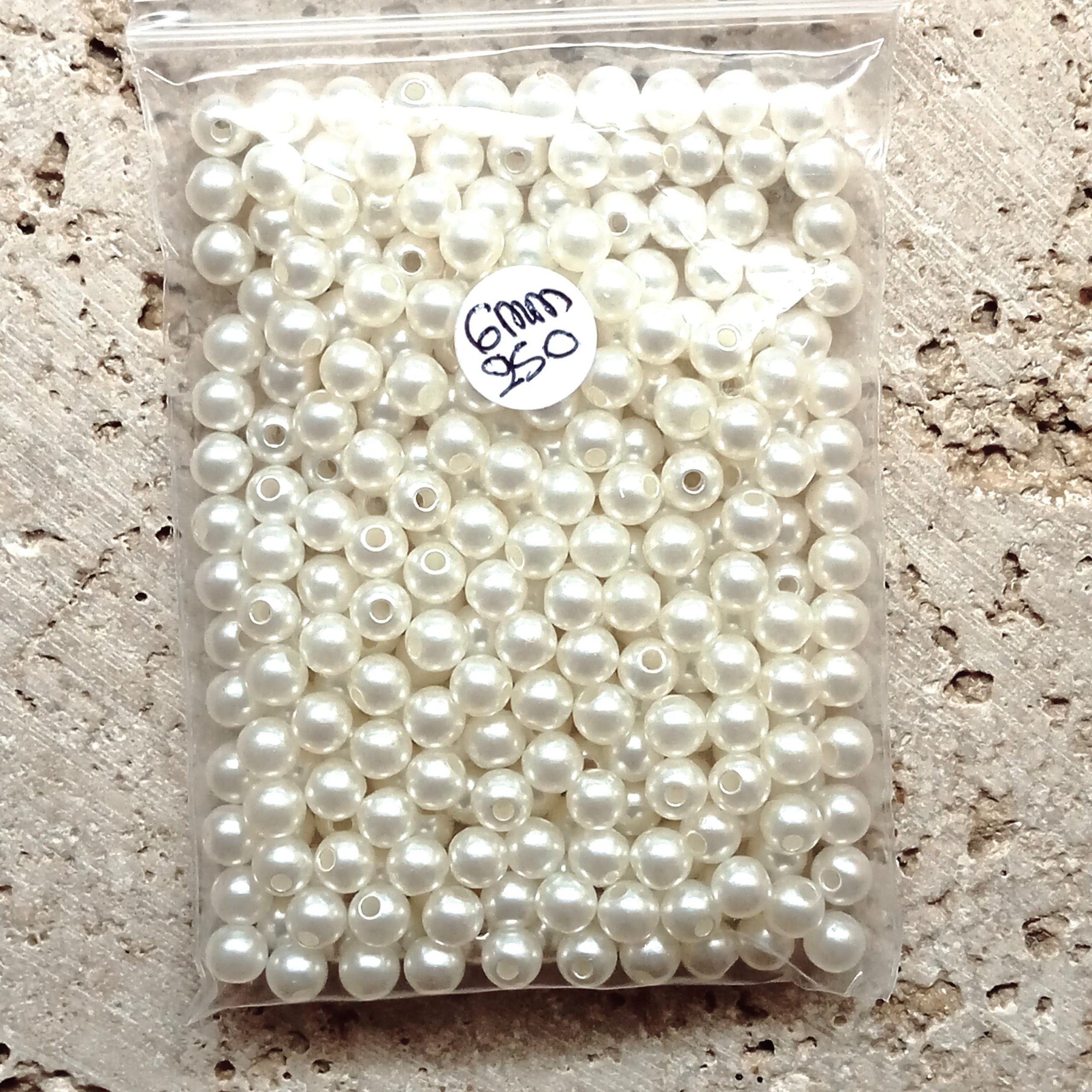 Perles rondes acryliques Beige et Blanc 4 à 10mm – Image 5