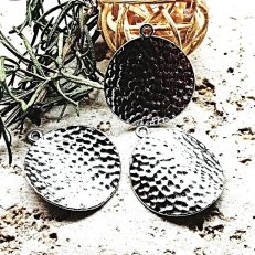 2 Pendentifs Sequins martelés 30*26 mm