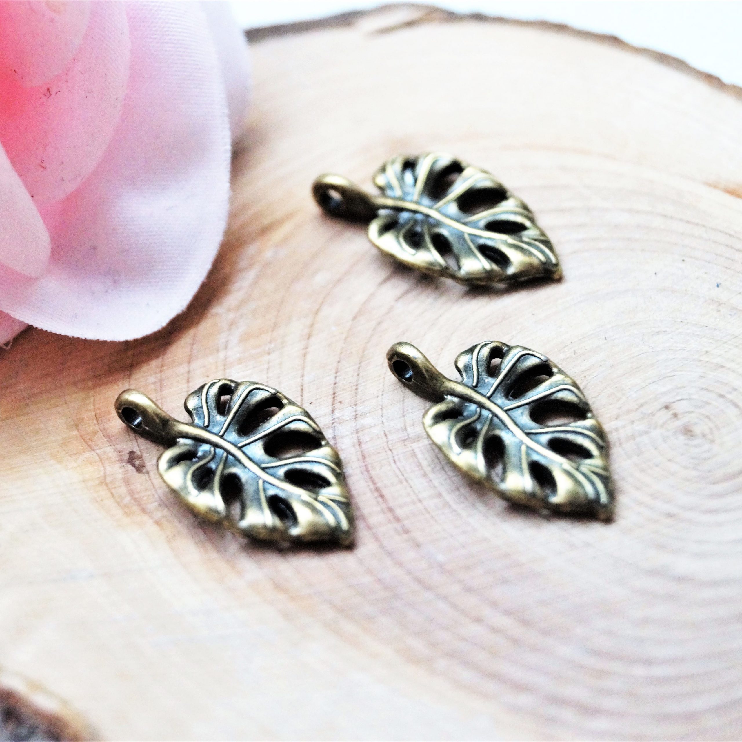 Breloques feuilles monstera en métal 20*12 mm par lot de 6 – Image 13