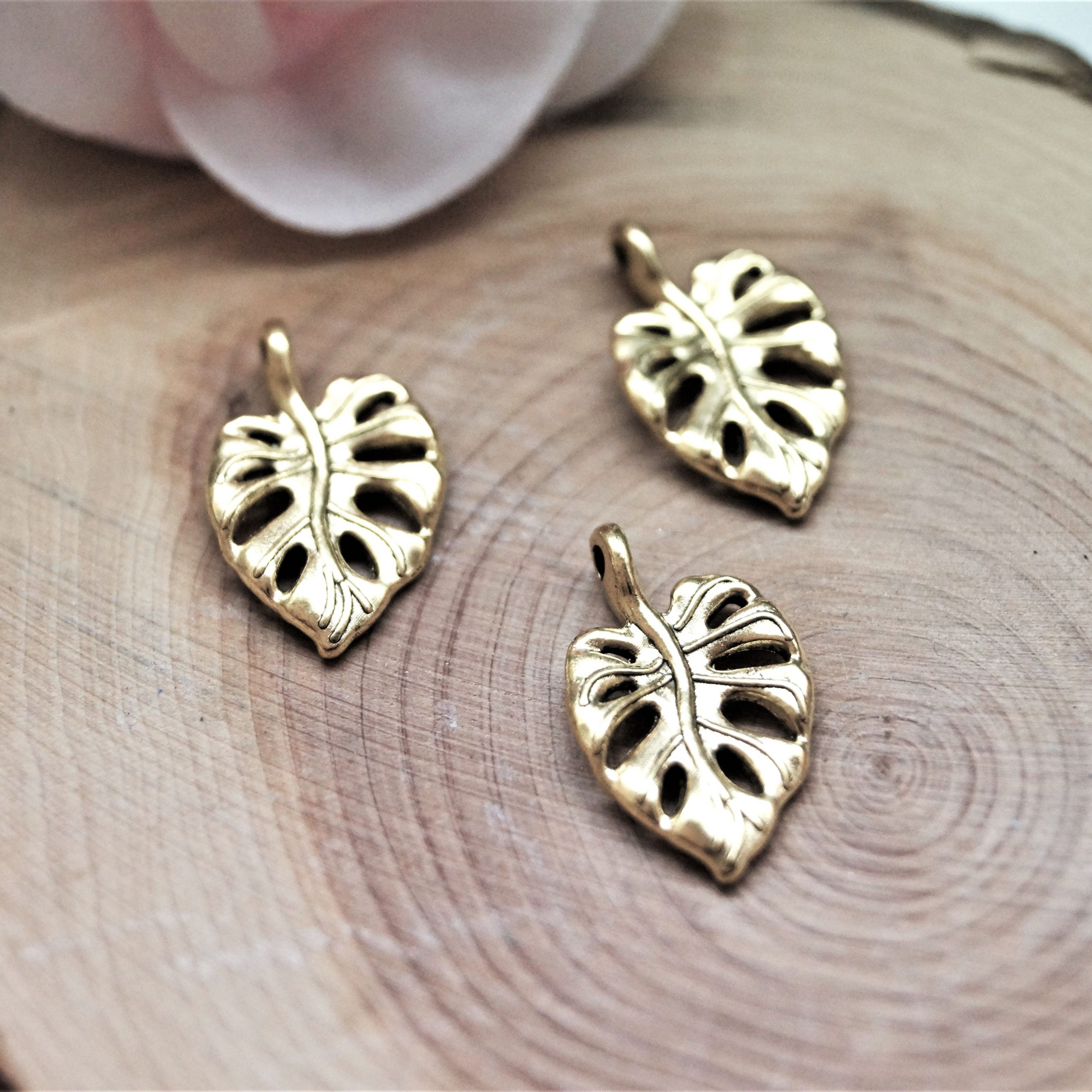 Breloques feuilles monstera en métal 20*12 mm par lot de 6 – Image 8