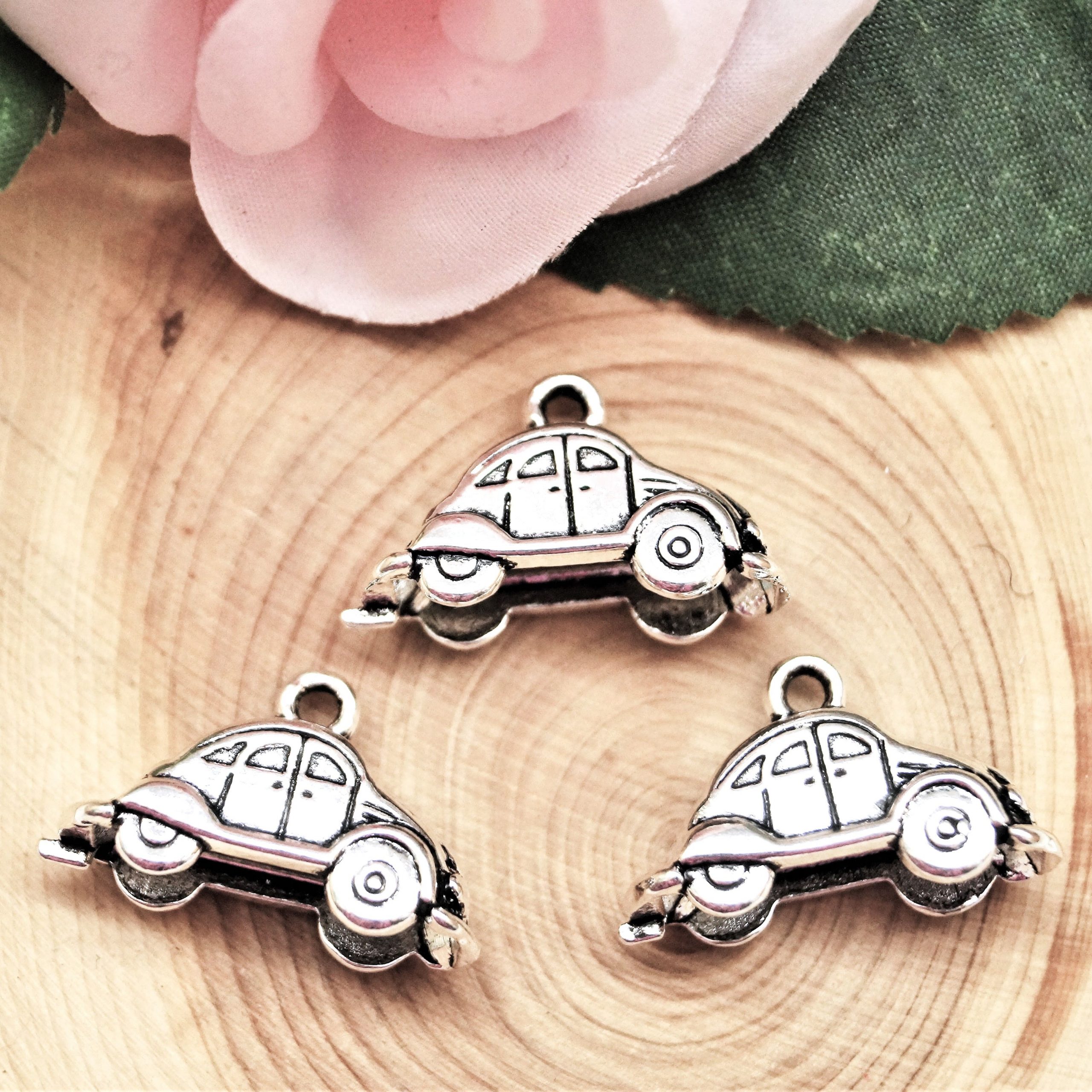 Pendentifs voitures en métal argenté 24*9 mm par lot de 4 – Image 5