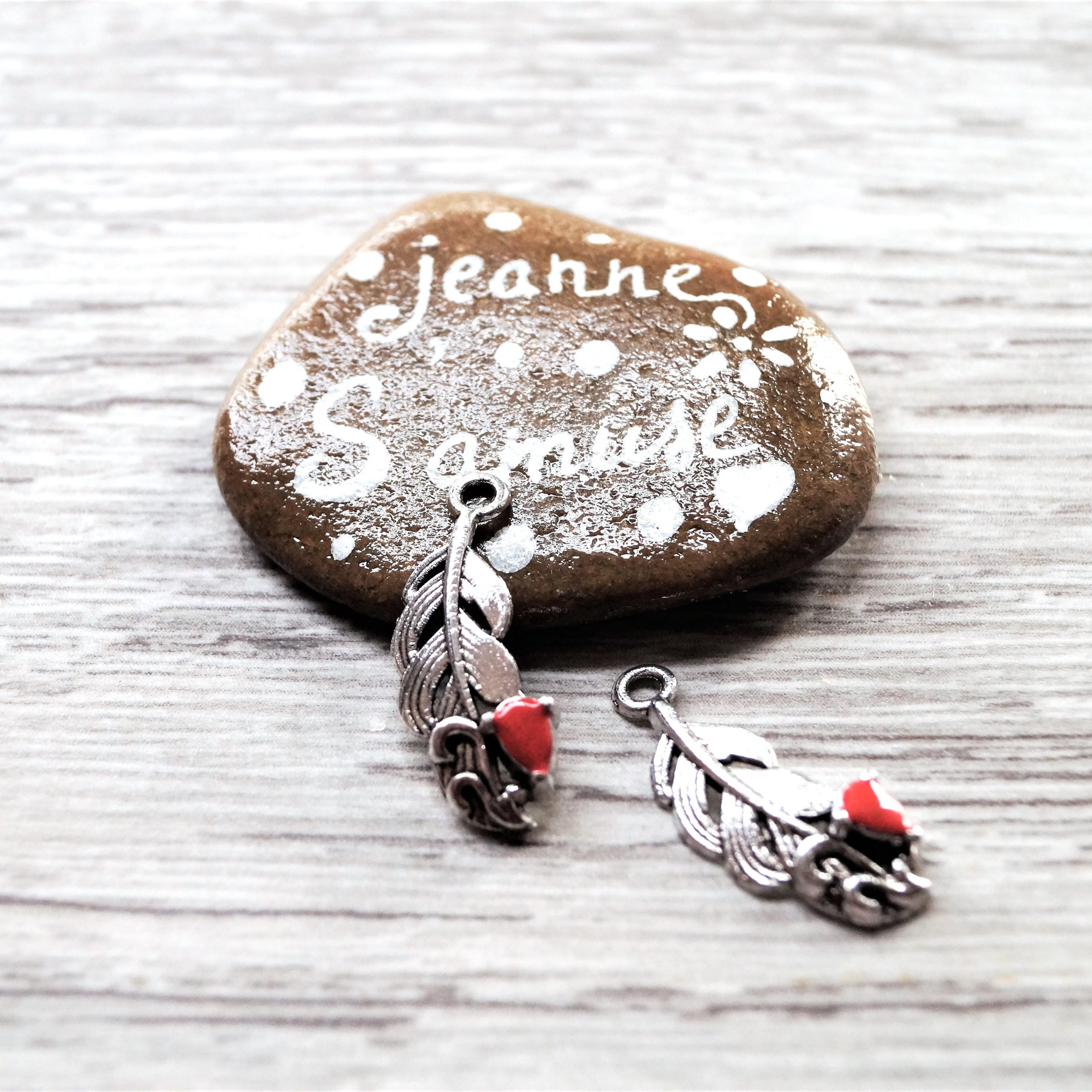 Lot de 5 pendentifs plume argentée avec émail coloré 21x9mm – Image 6