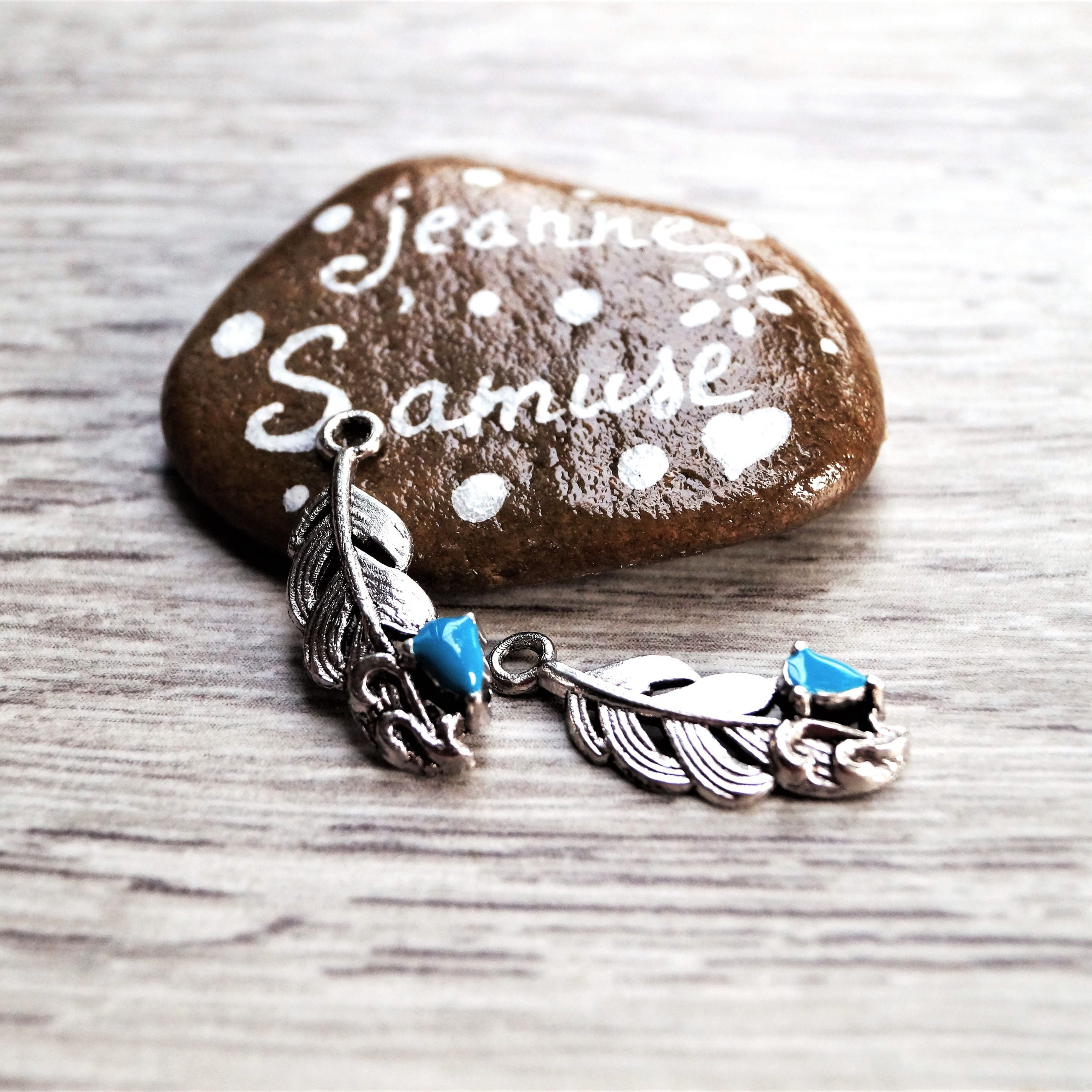 Lot de 5 pendentifs plume argentée avec émail coloré 21x9mm – Image 7