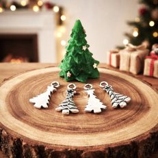 Lot de 10 Pendentifs Sapin de Noël en métal argenté 20.5mm