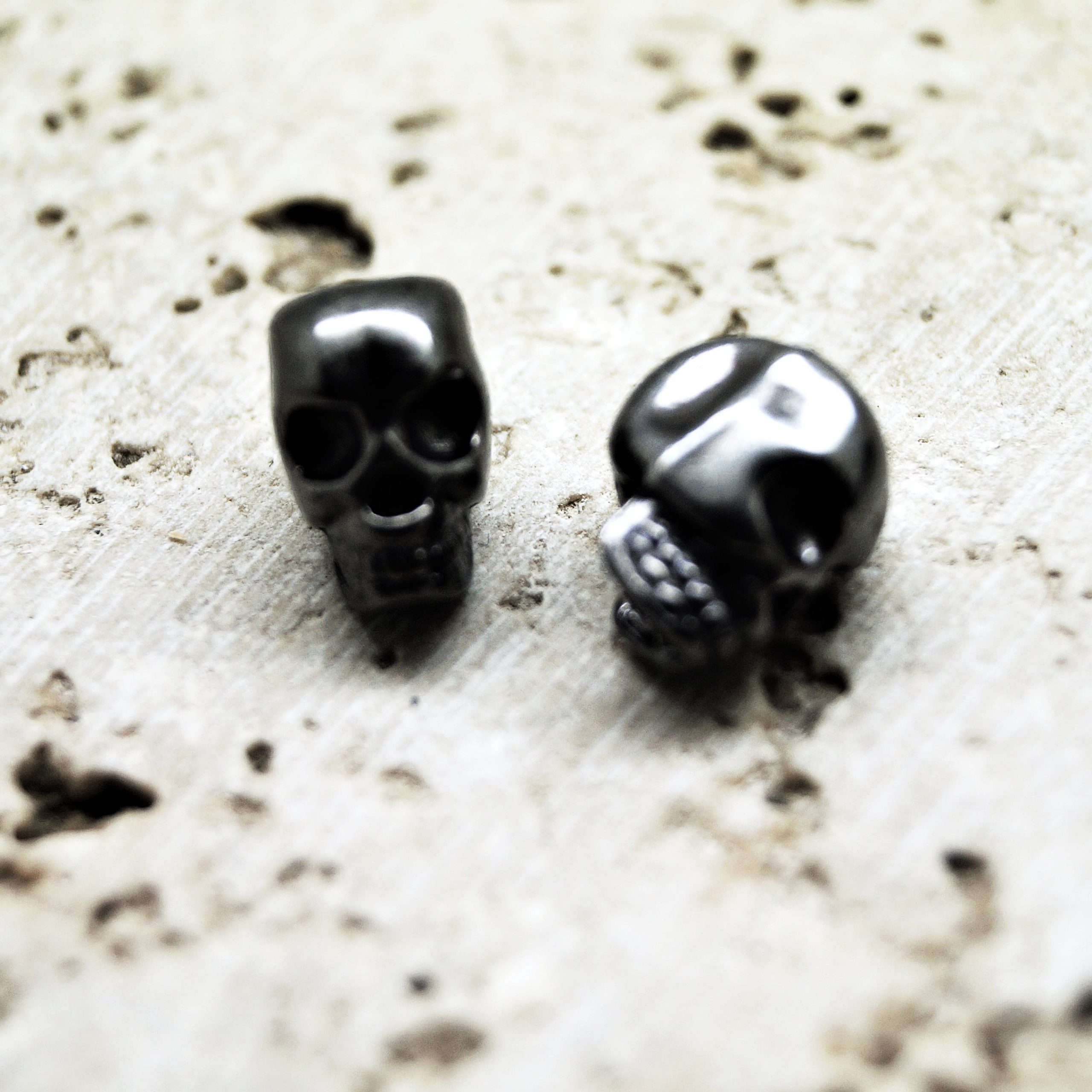 Lot de 4 Perles têtes de mort métal 3D 12*8 mm – Image 7
