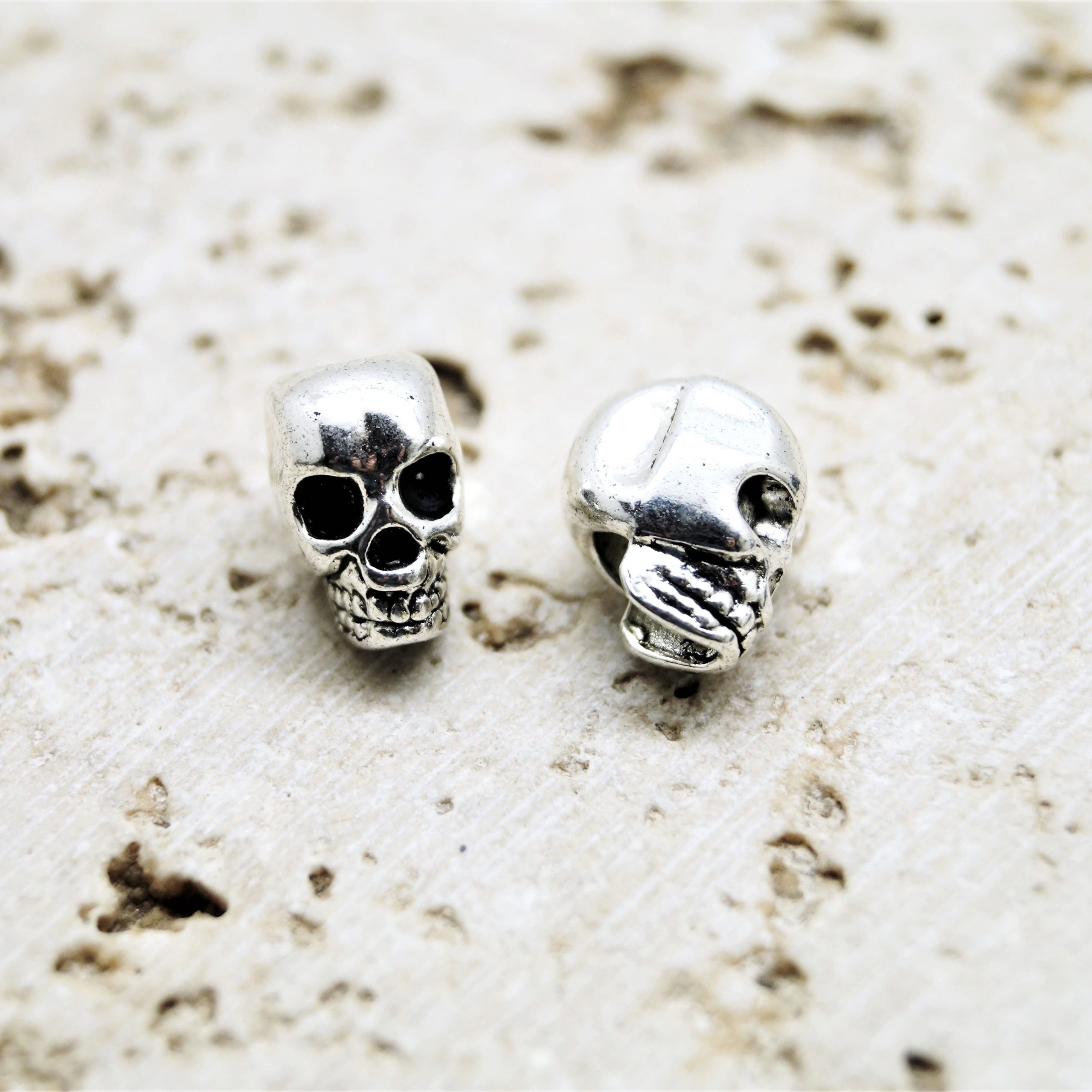 Lot de 4 Perles têtes de mort métal 3D 12*8 mm – Image 10