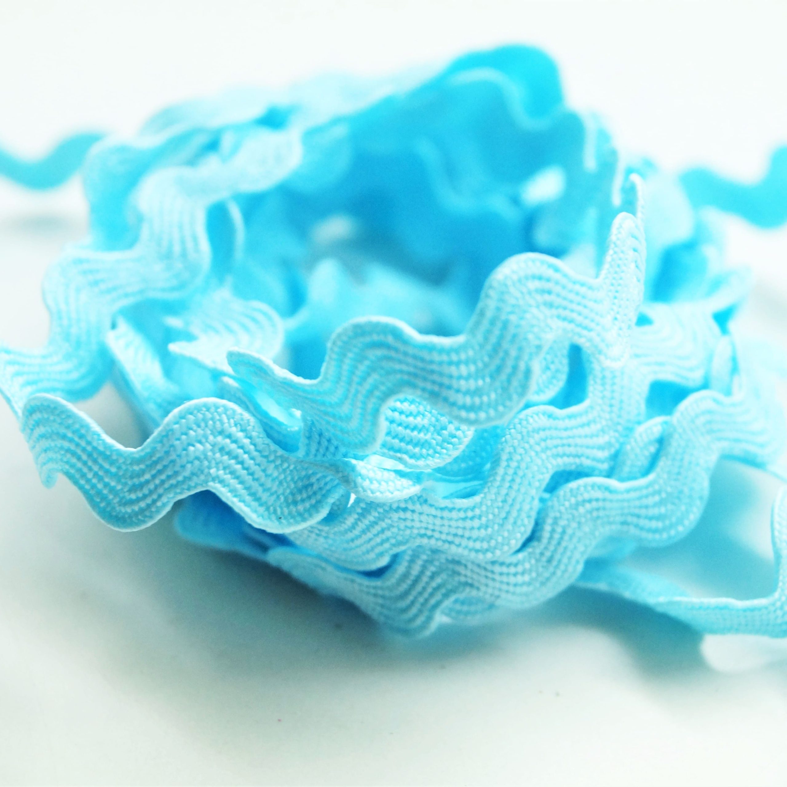 Ruban Zig Zag 5mm en coupon de 4 mètres rose ou bleu – Image 3