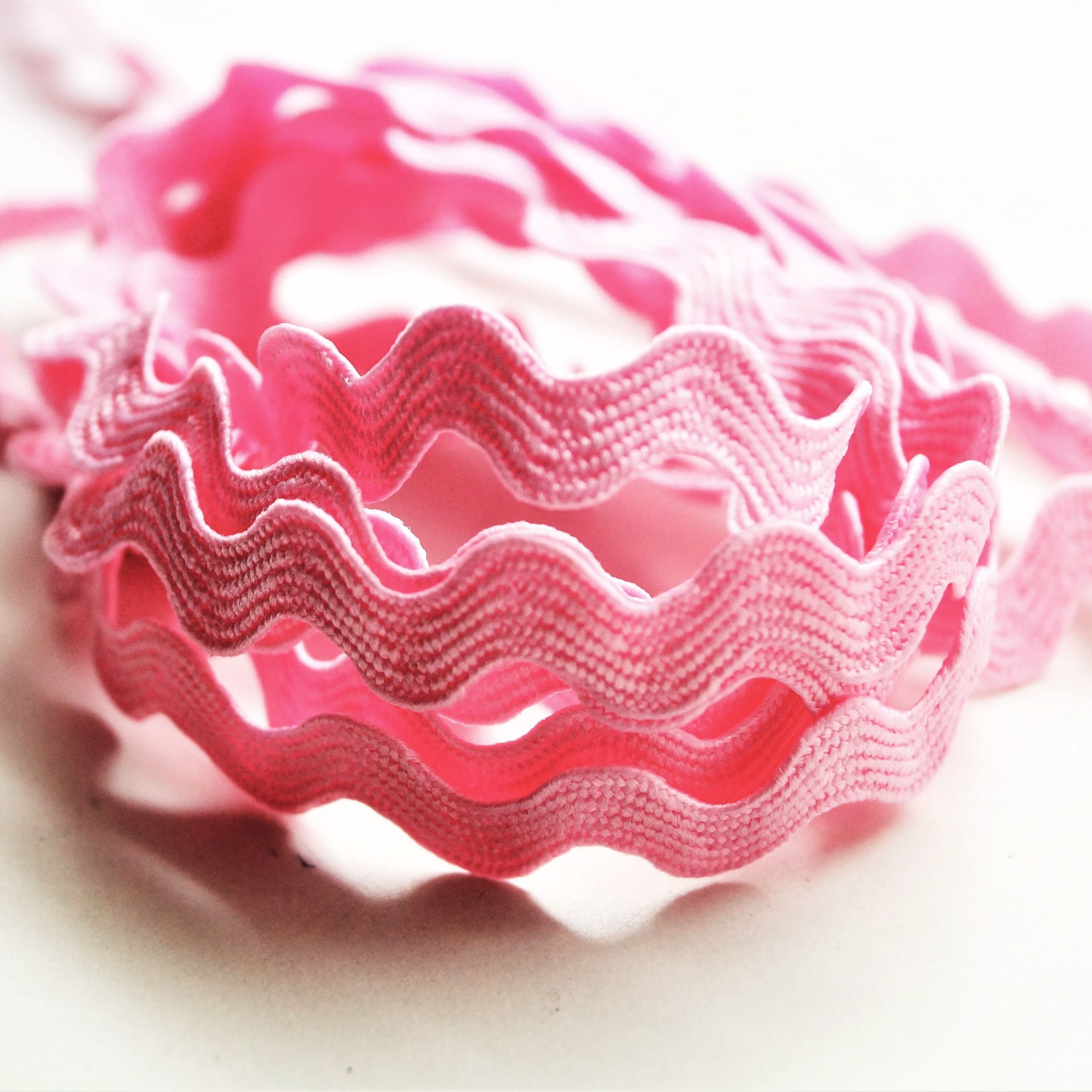 Ruban Zig Zag 5mm en coupon de 4 mètres rose ou bleu – Image 6