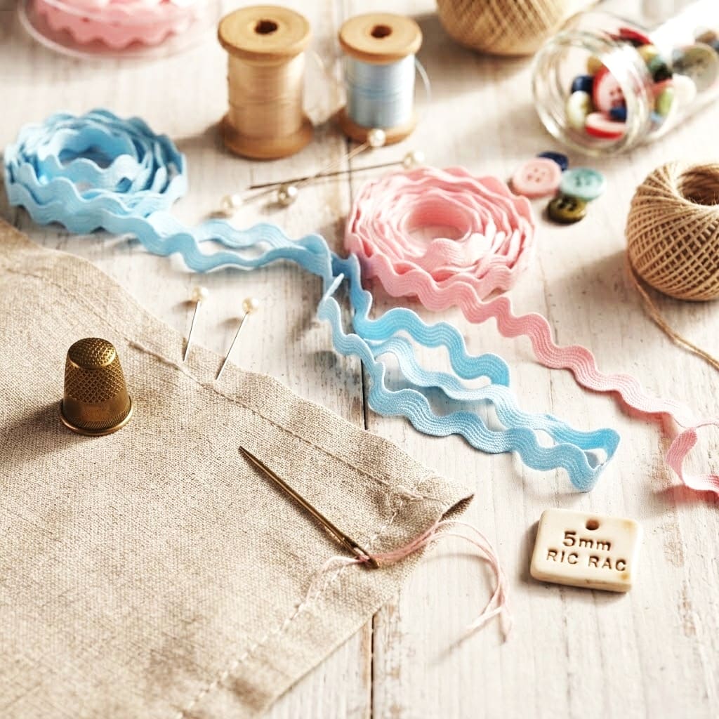 Ruban Zig Zag 5mm en coupon de 4 mètres rose ou bleu – Image 2
